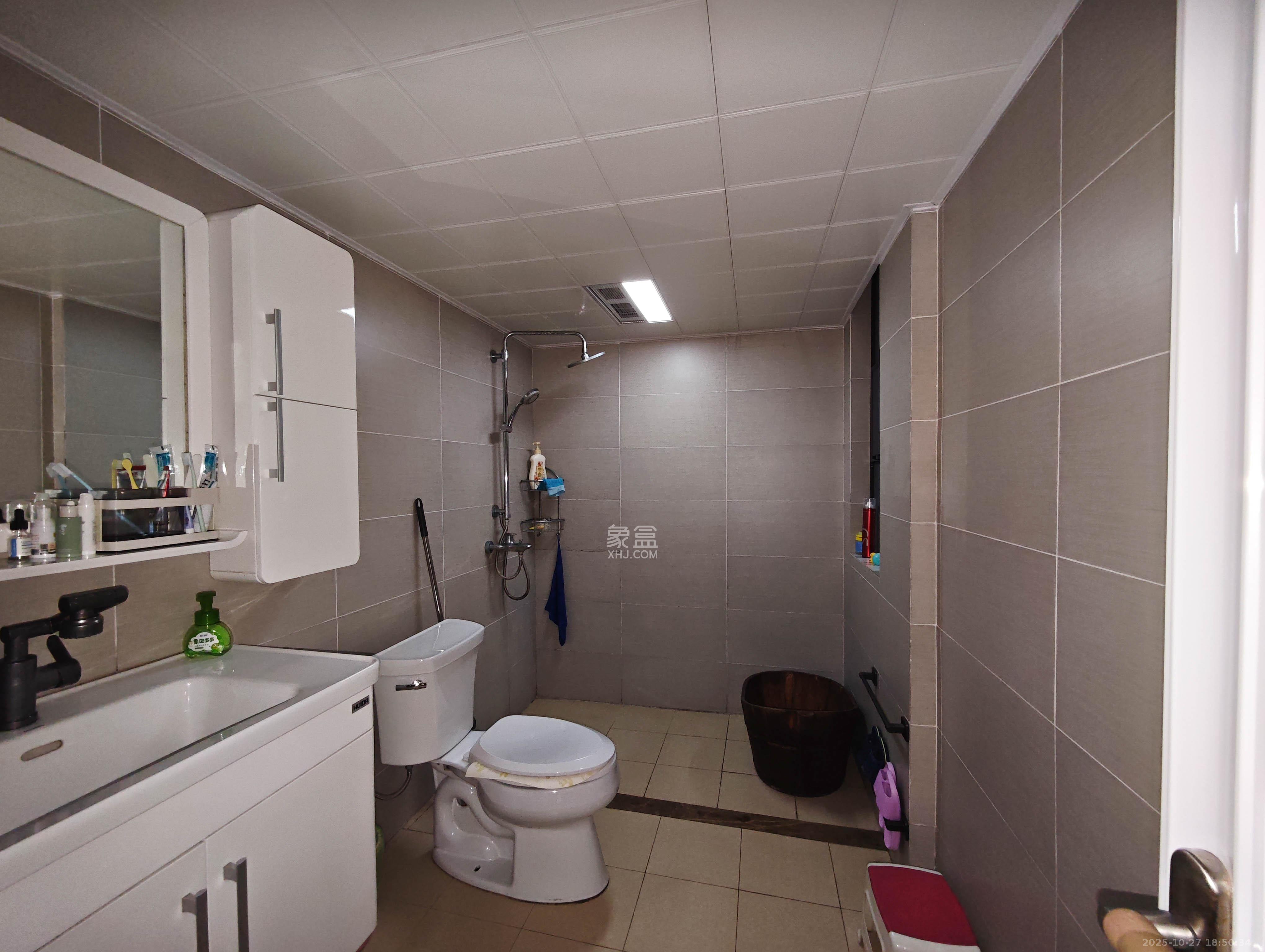 湘水郡（兴旺小爱同学）  4室2厅2卫    110.0万卫生间