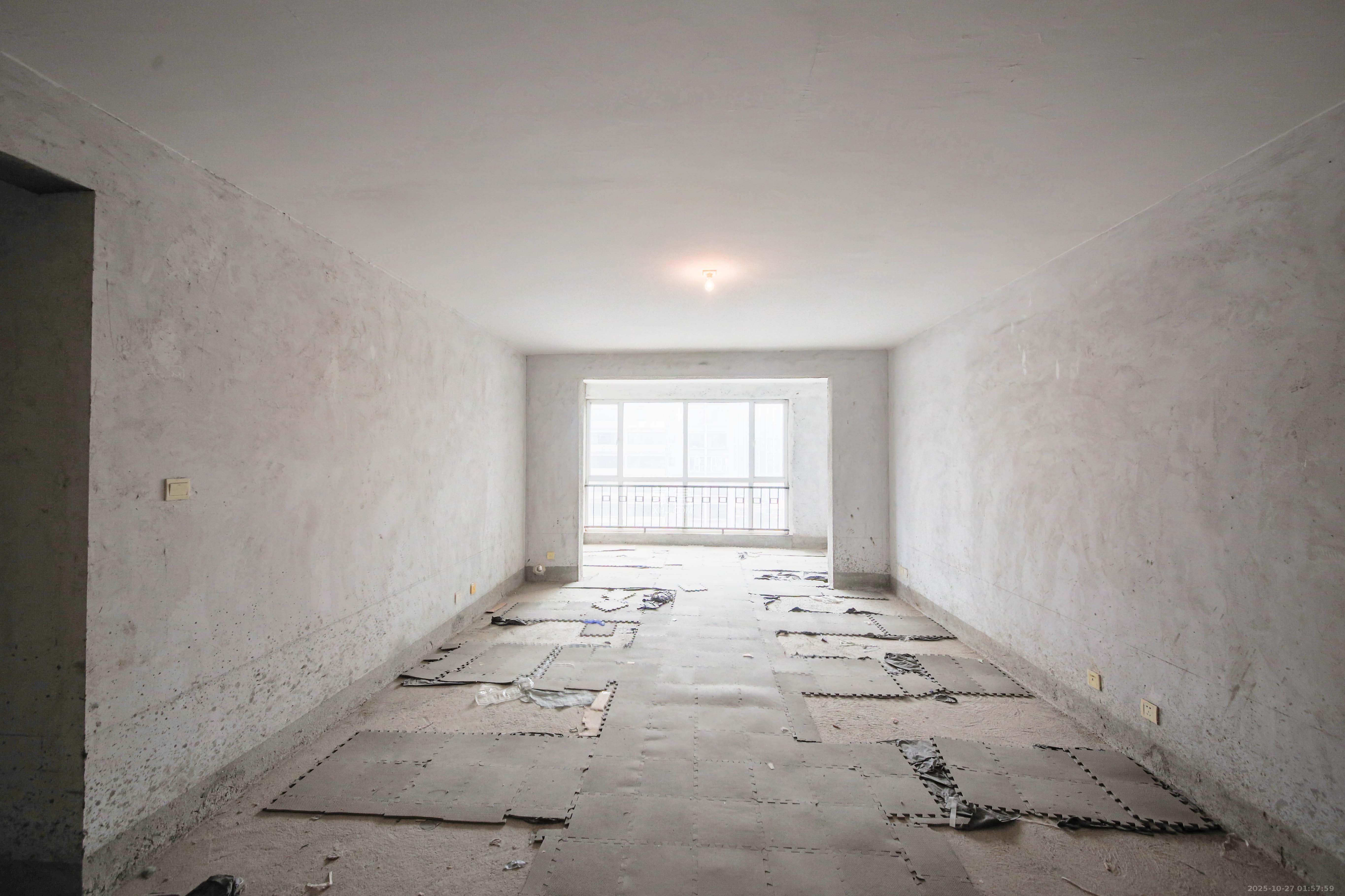 君临青园花都  3室2厅2卫    95.0万 君临青园花都  3室2厅2卫    95.0万客厅