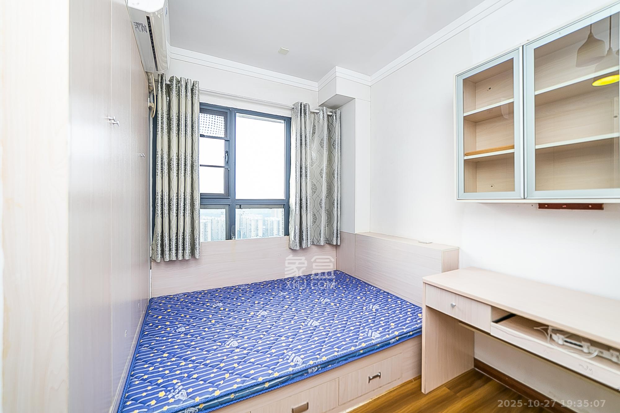 通用时代国际社区  3室2厅1卫    120.0万卧室