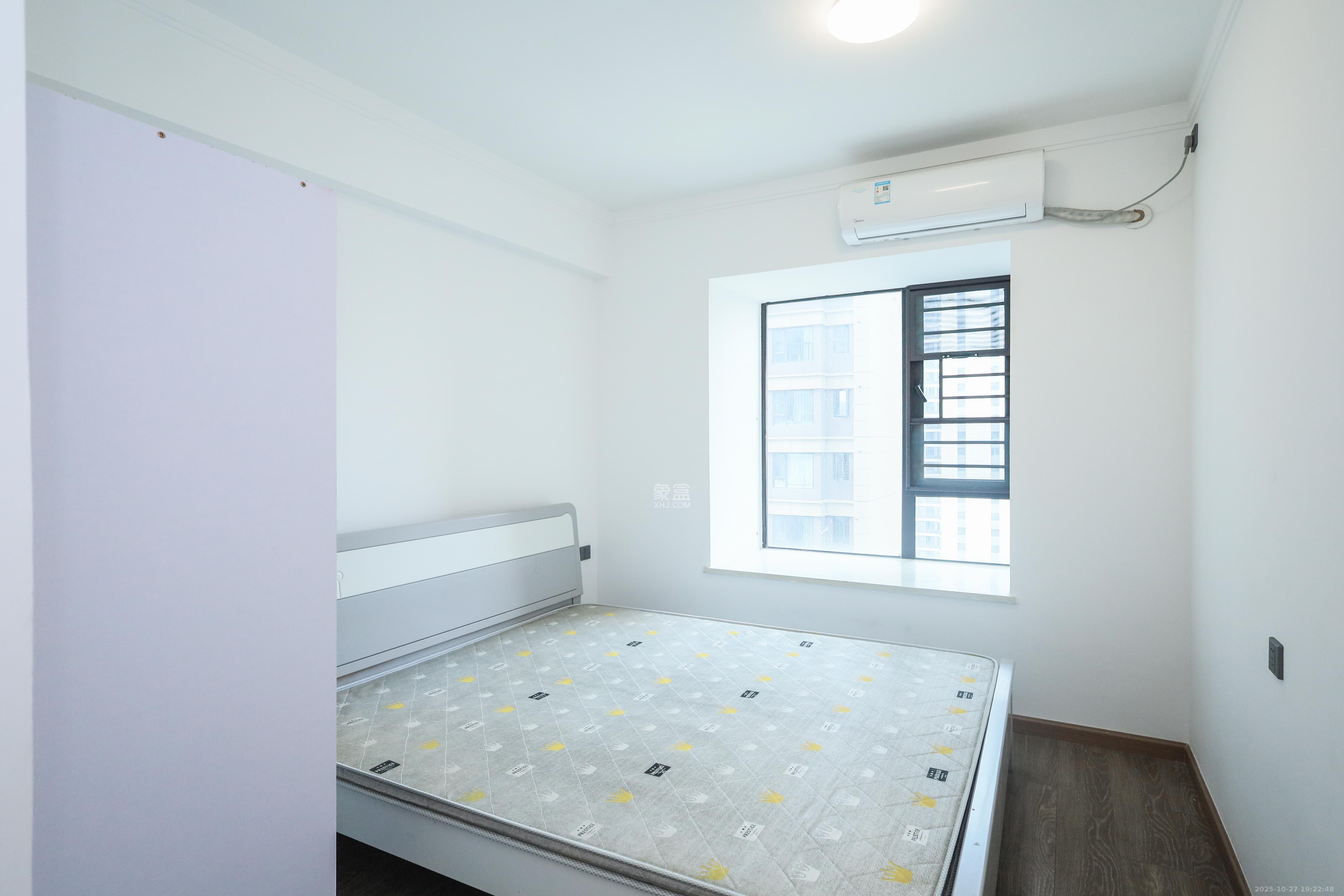 招商华发依云曦城  4室2厅2卫    168.0万卧室