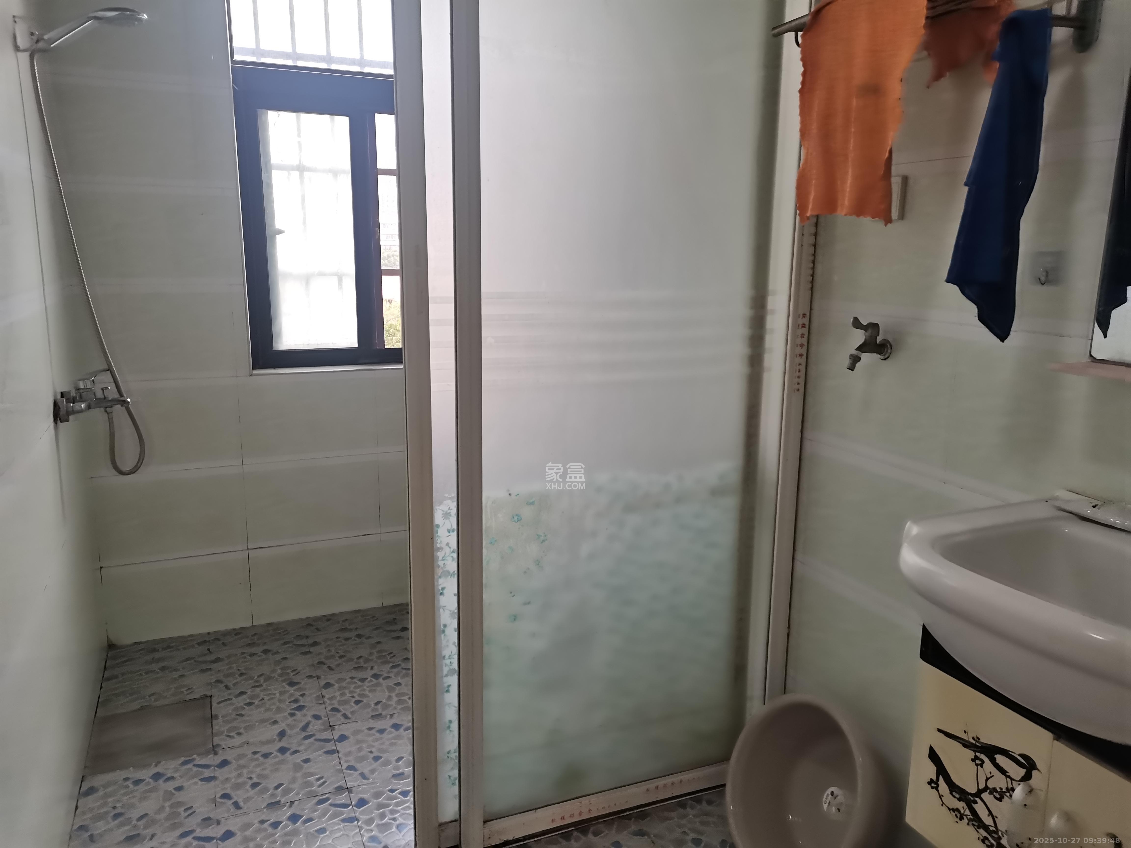 英郡年华  3室2厅1卫    2200.0元/月室内图