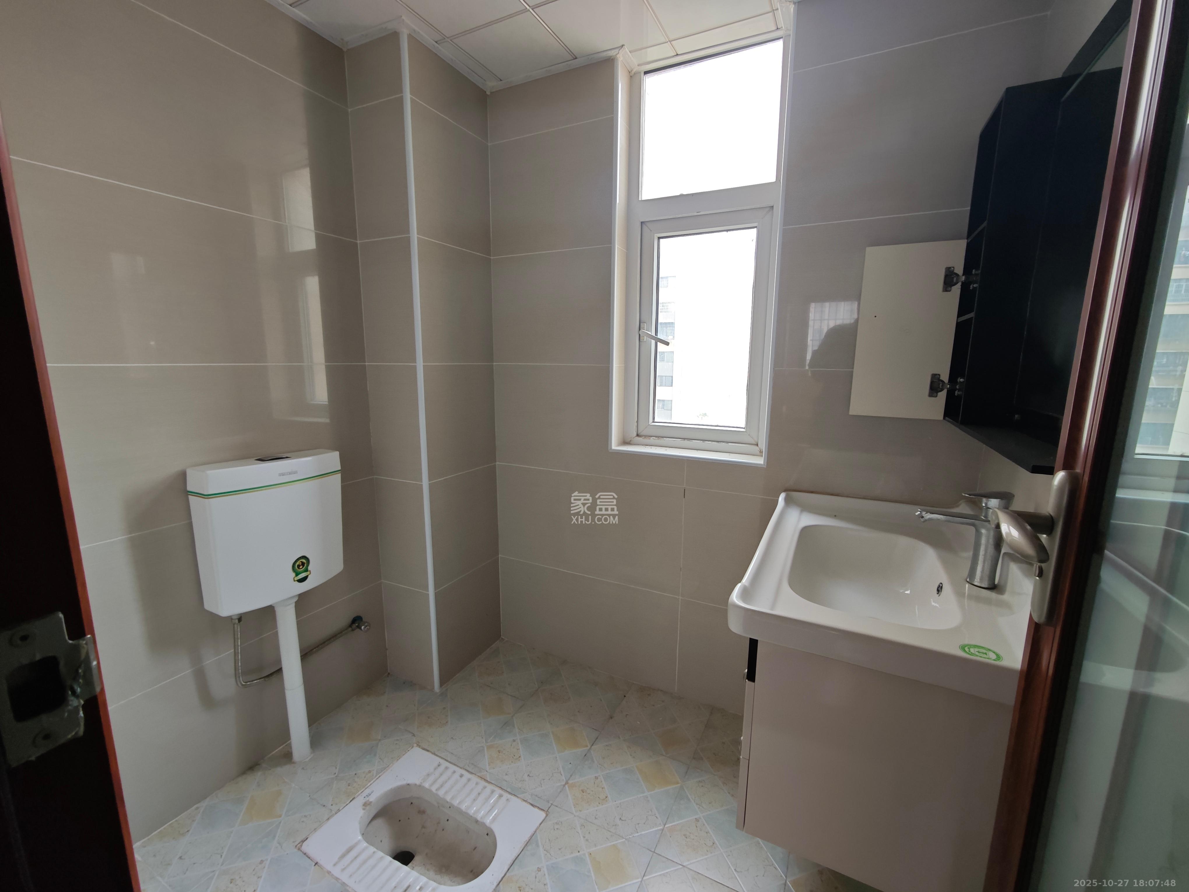 天麓尚层  3室2厅1卫    2300.0元/月室内图