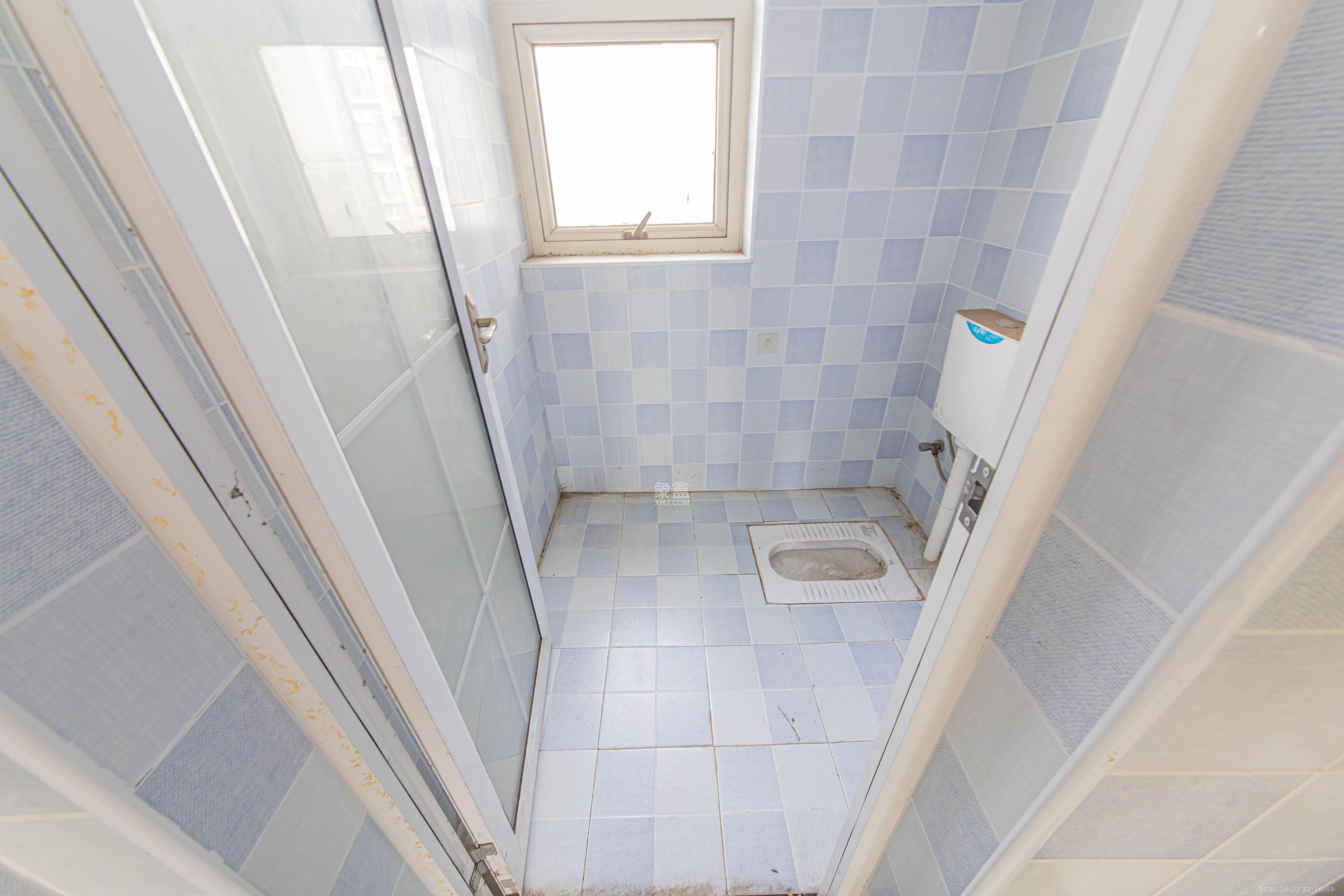 现代雅境园 3室2厅1卫 138.0万 现代雅境园 3室2厅1卫 138.0万卫生间