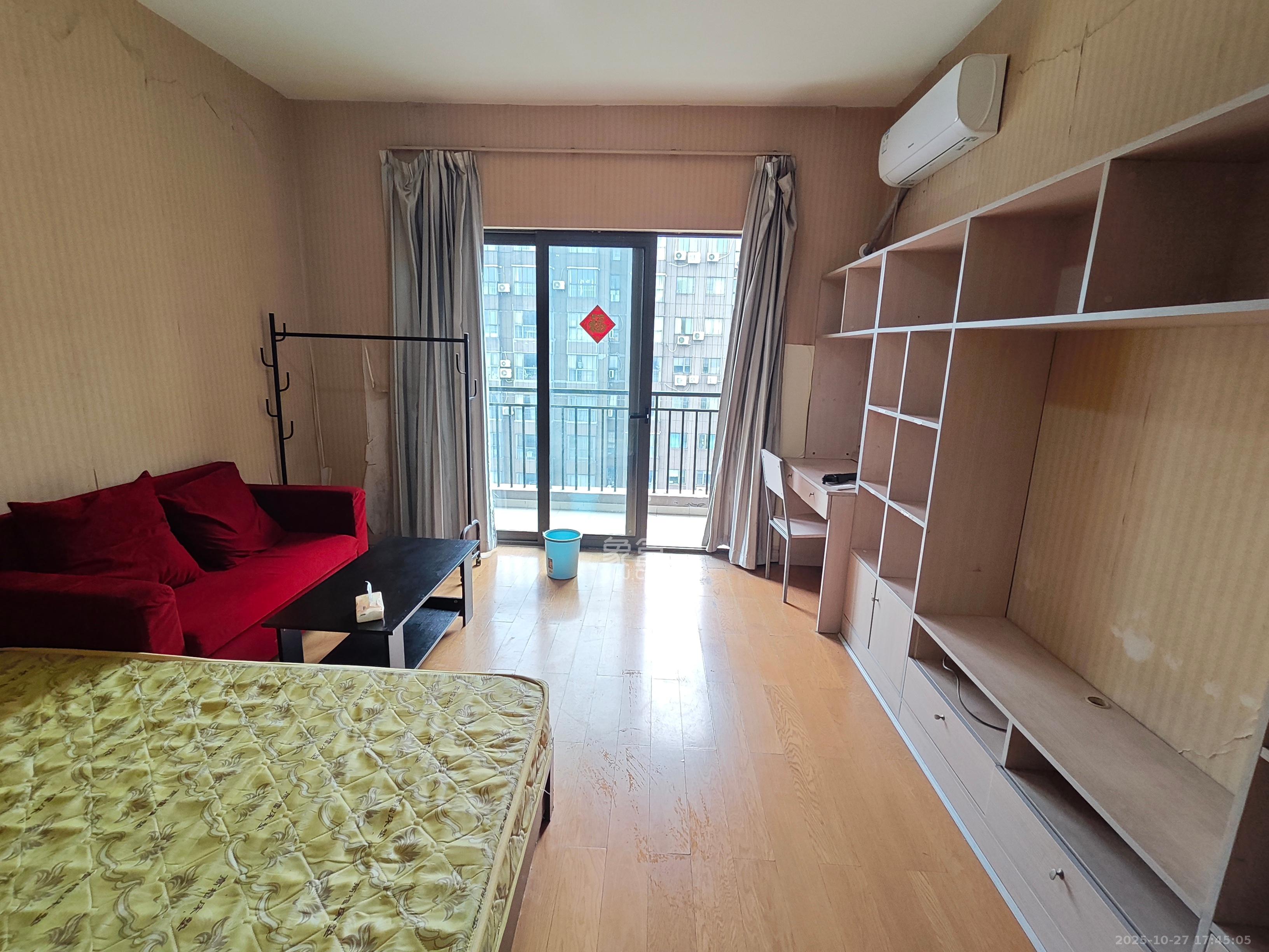 远大麓园  1室0厅1卫    1400.0元/月室内图1