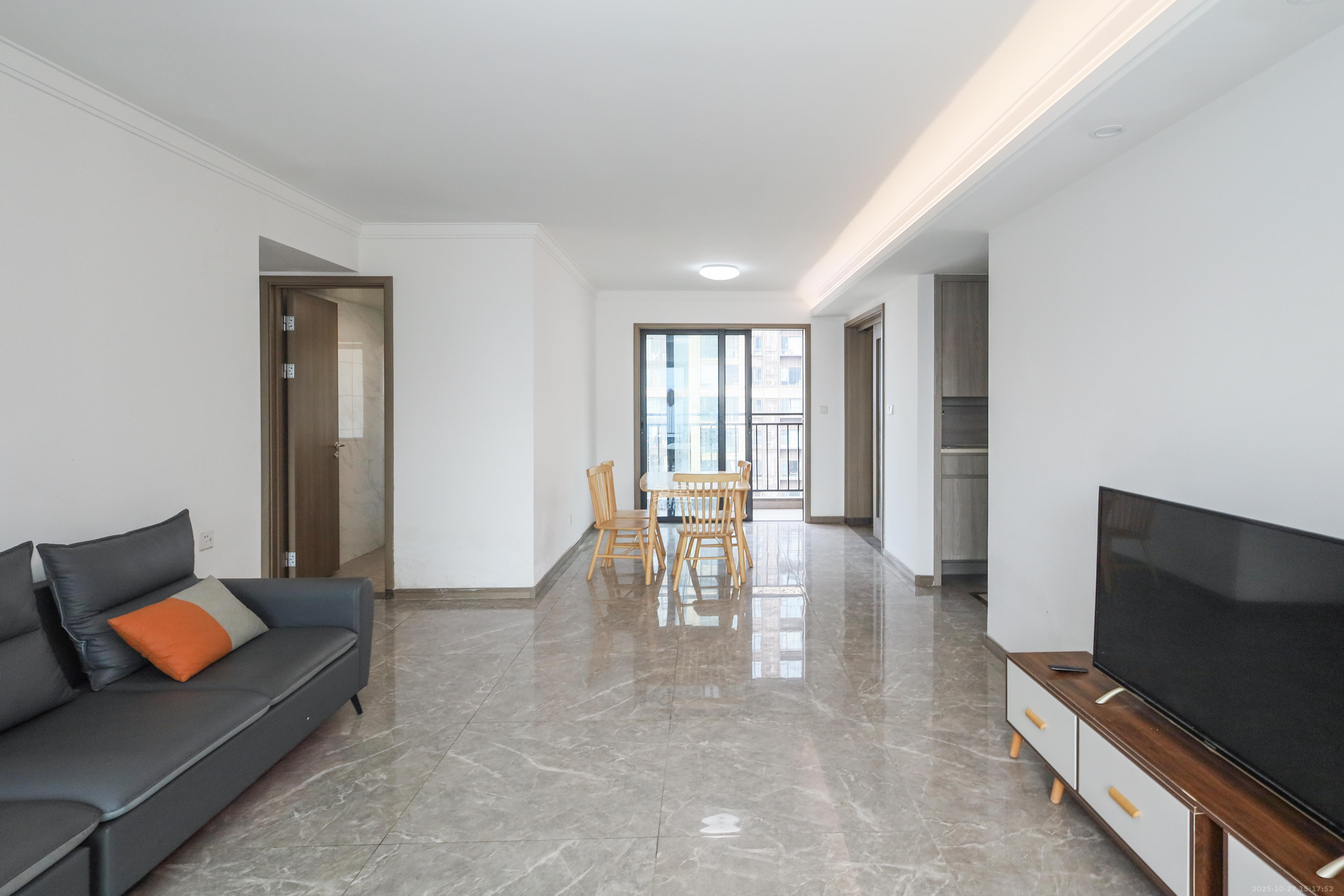 越秀亲爱里 4室2厅2卫 140.0万 越秀亲爱里 4室2厅2卫 140.0万客厅