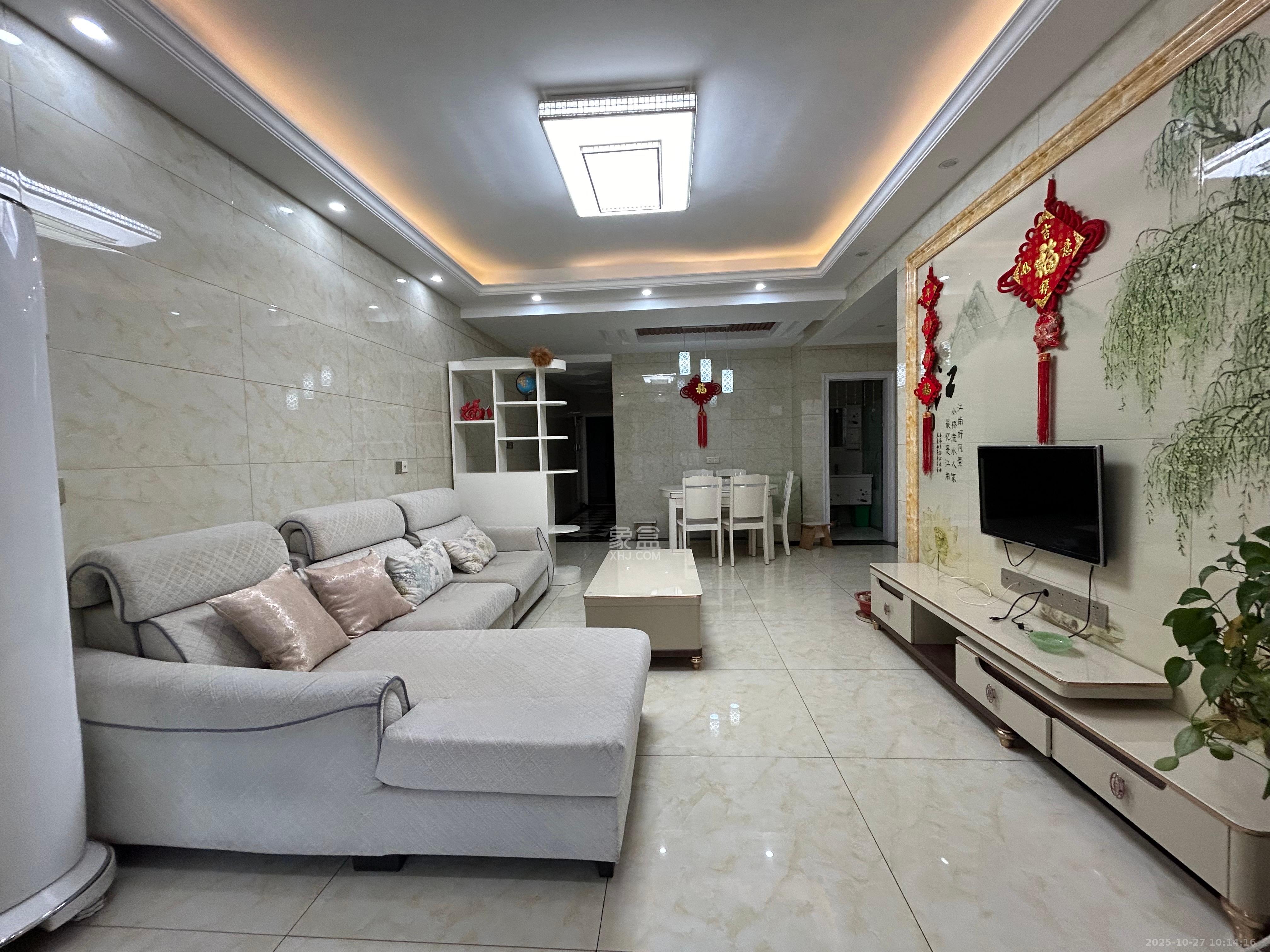 天元涉外景园C区  3室2厅2卫    2800.0元/月