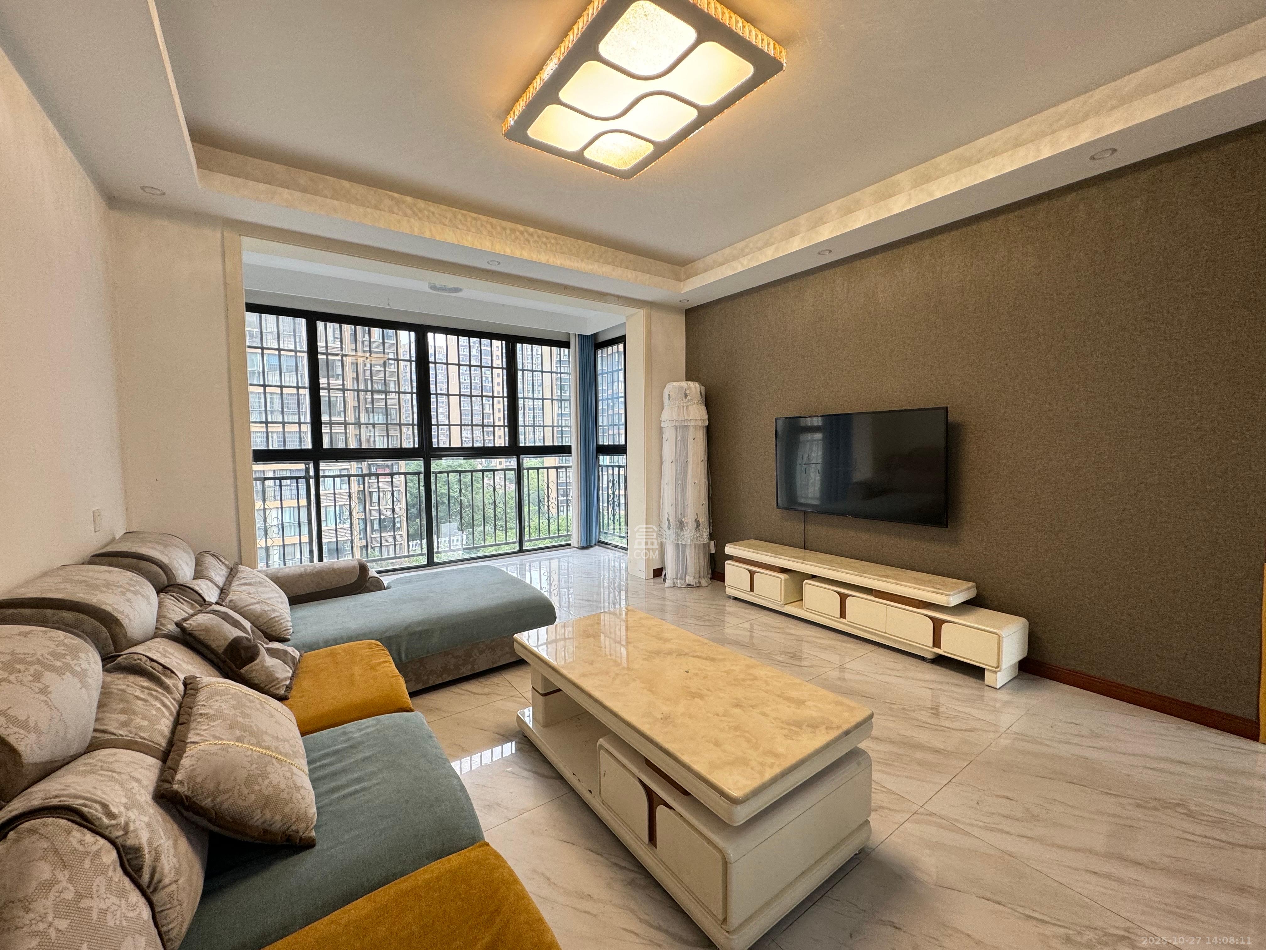 金鼎公园尚  3室2厅2卫    2400.0元/月室内图