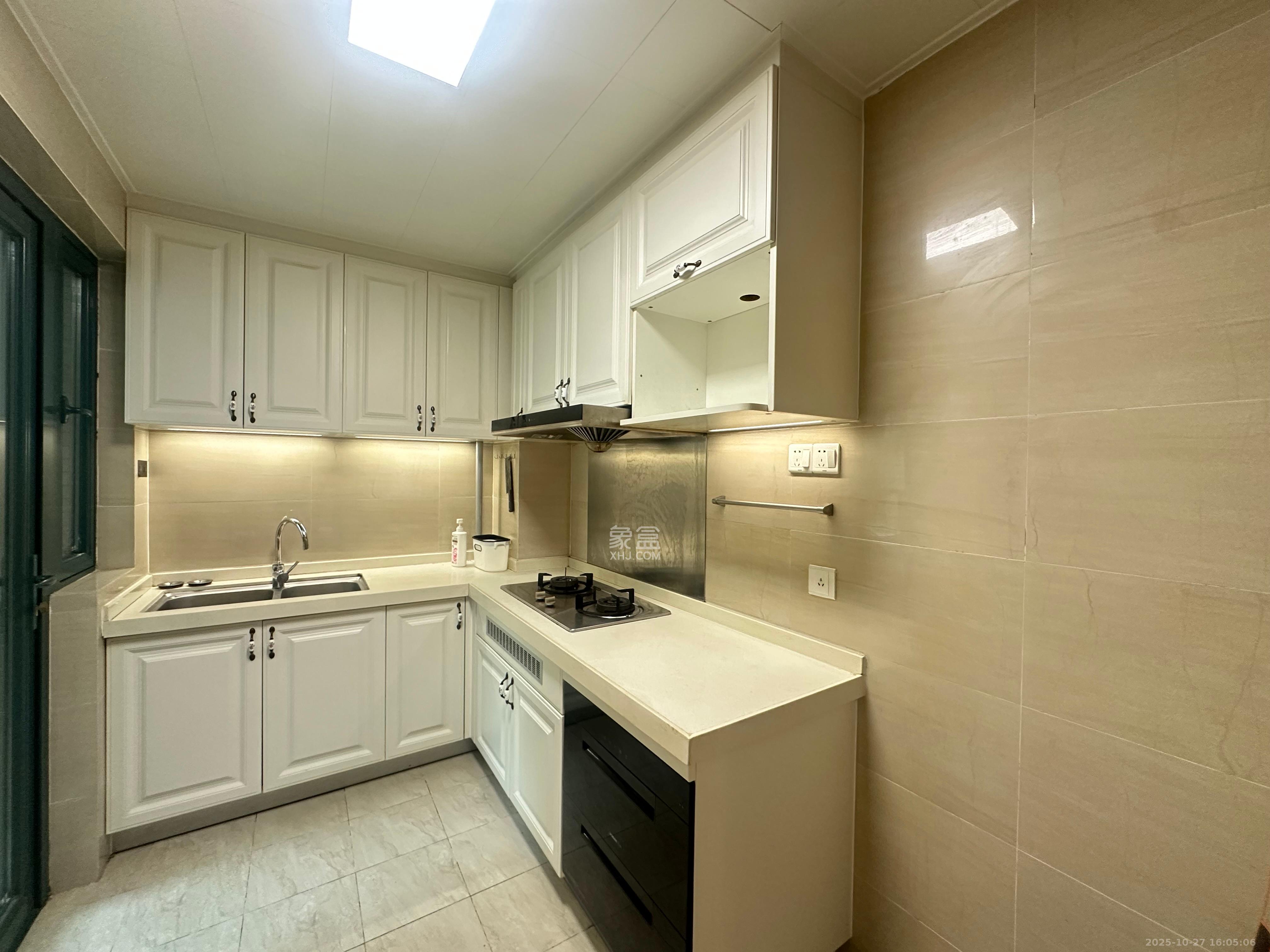 恒大雅苑 3室2厅2卫 2800.0元/月 恒大雅苑 3室2厅2卫 2800.0元/月室内图