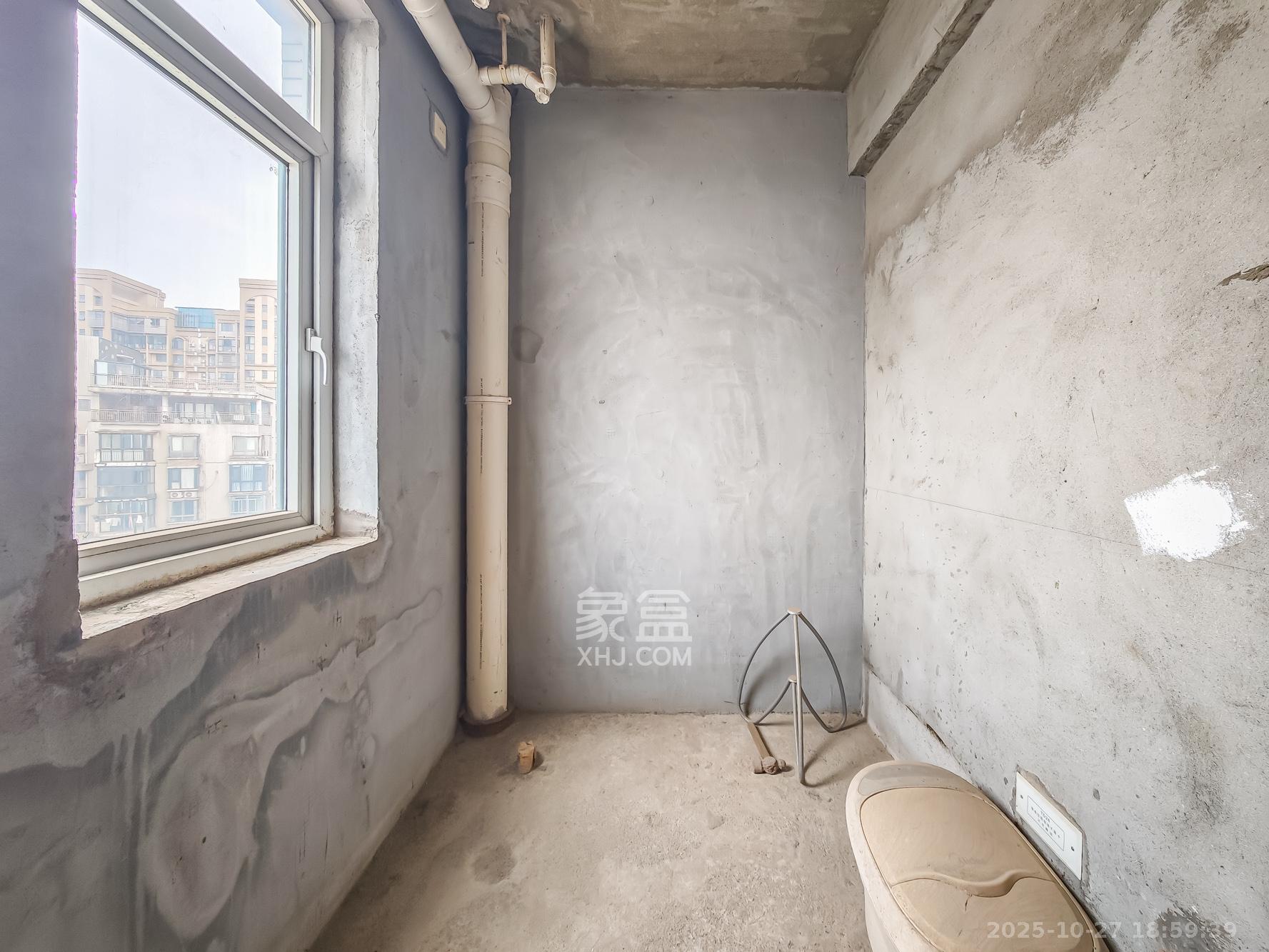 山语城一期 3室2厅2卫 90.0万 山语城一期 3室2厅2卫 90.0万卫生间