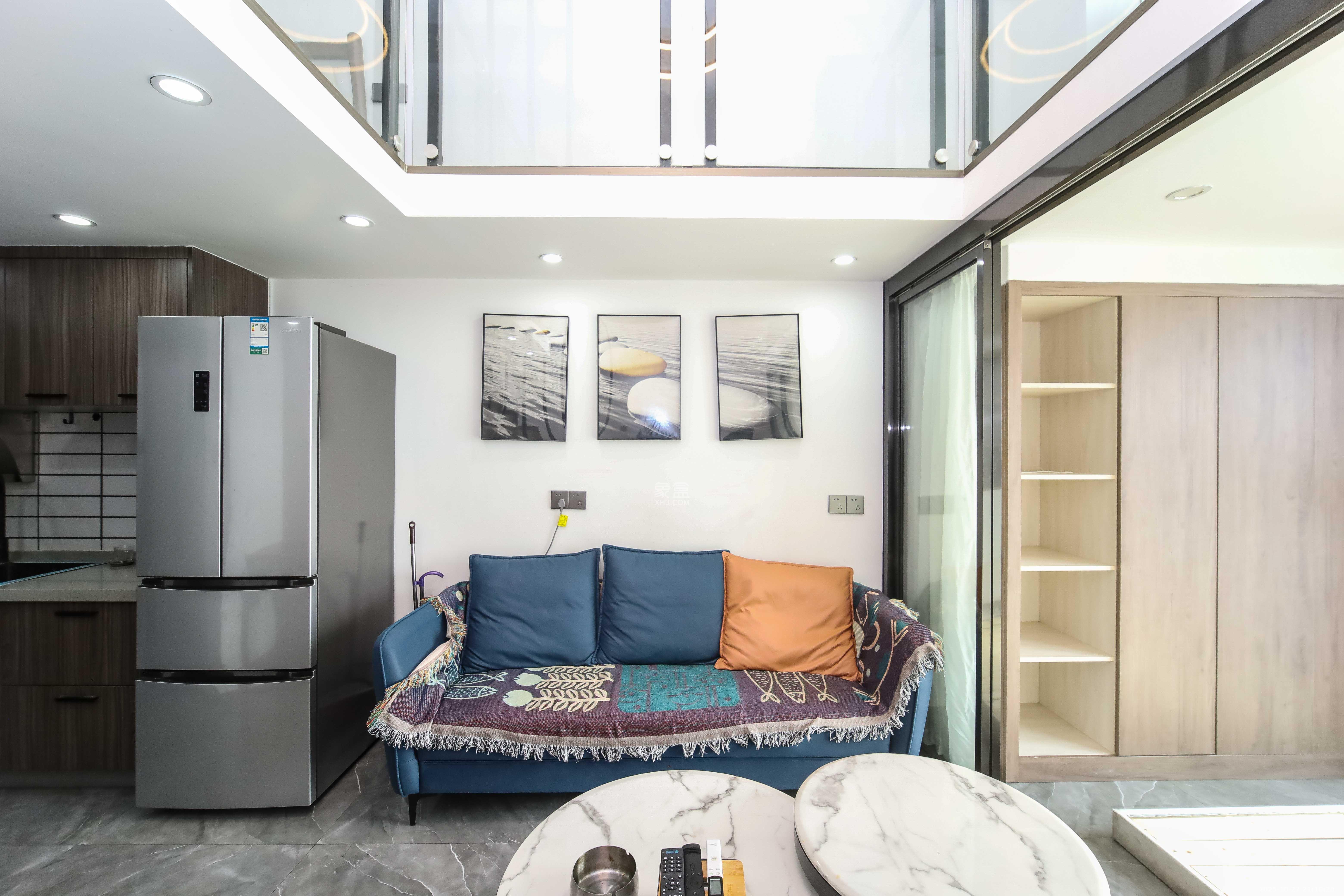 东盈商业广场（华泉城市广场）  1室1厅1卫    39.0万客厅