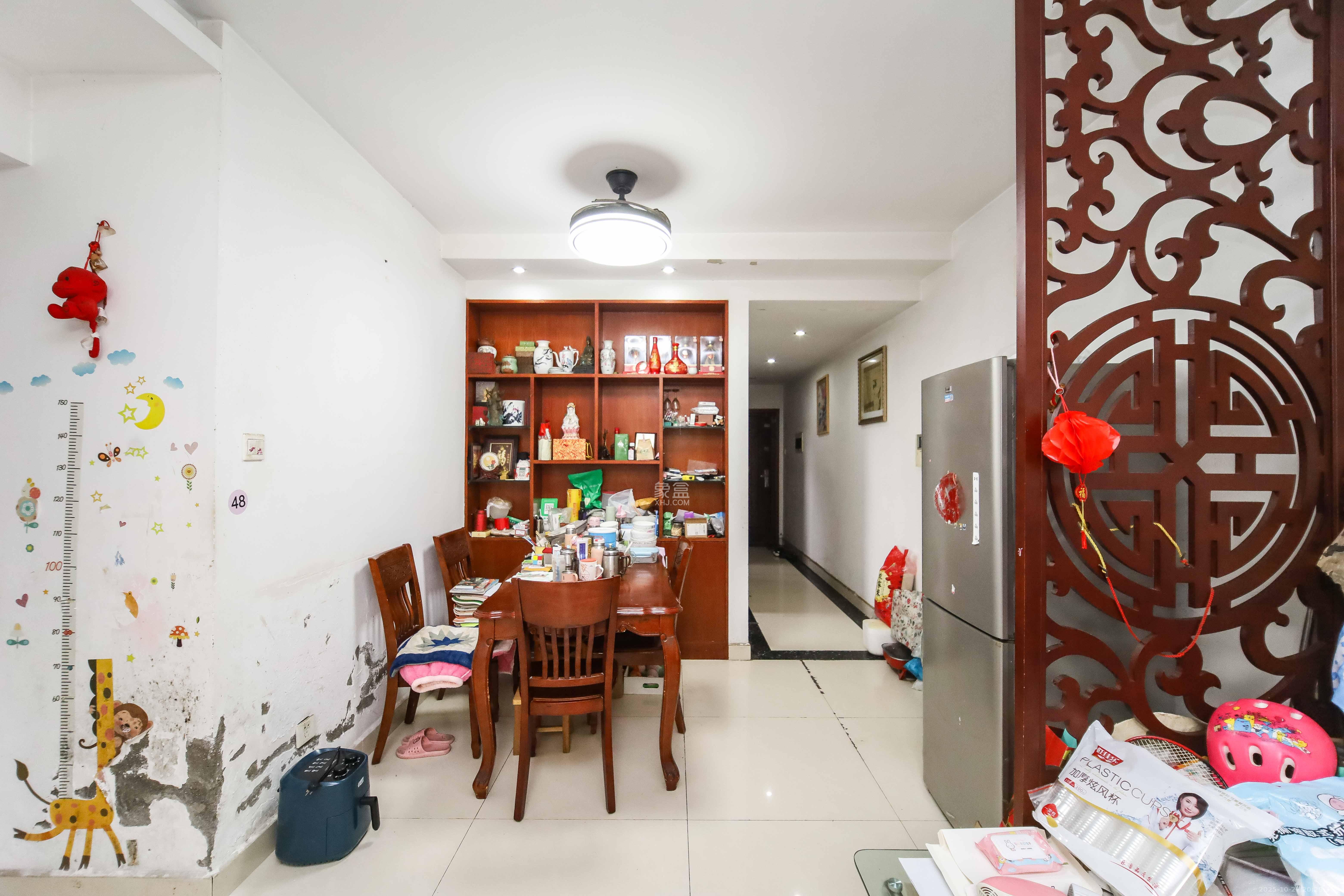 运通尊苑  3室2厅1卫    79.0万 运通尊苑  3室2厅1卫    79.0万客厅