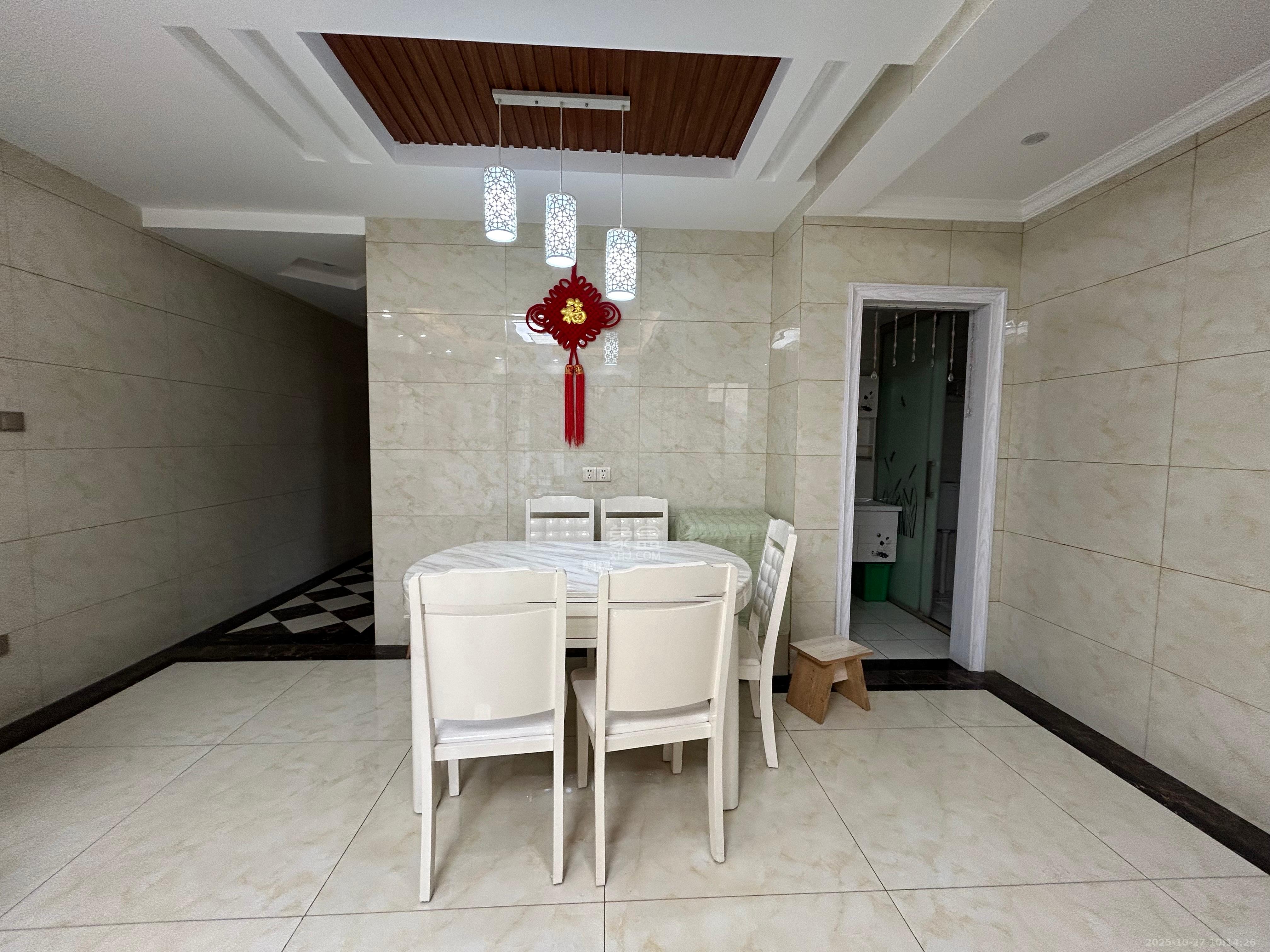 天元涉外景园C区  3室2厅2卫    2800.0元/月室内图