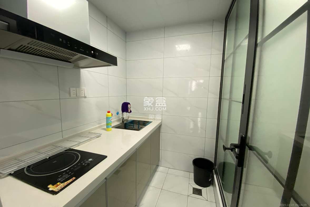 鄱阳汇金中心  1室1厅1卫    1400.0元/月 鄱阳汇金中心  1室1厅1卫    1400.0元/月室内图