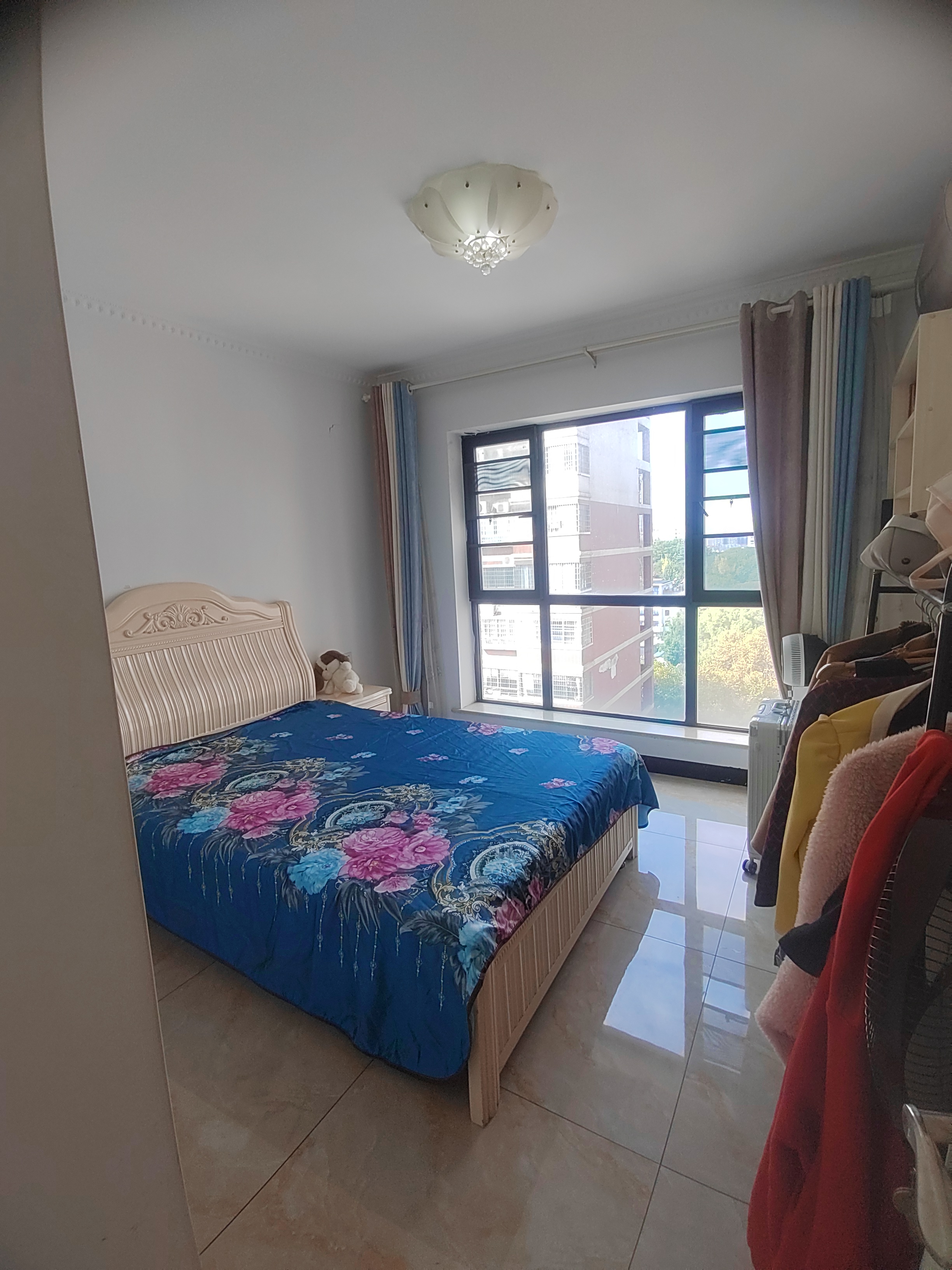 盛世时代广场  3室2厅2卫    82.8万客厅