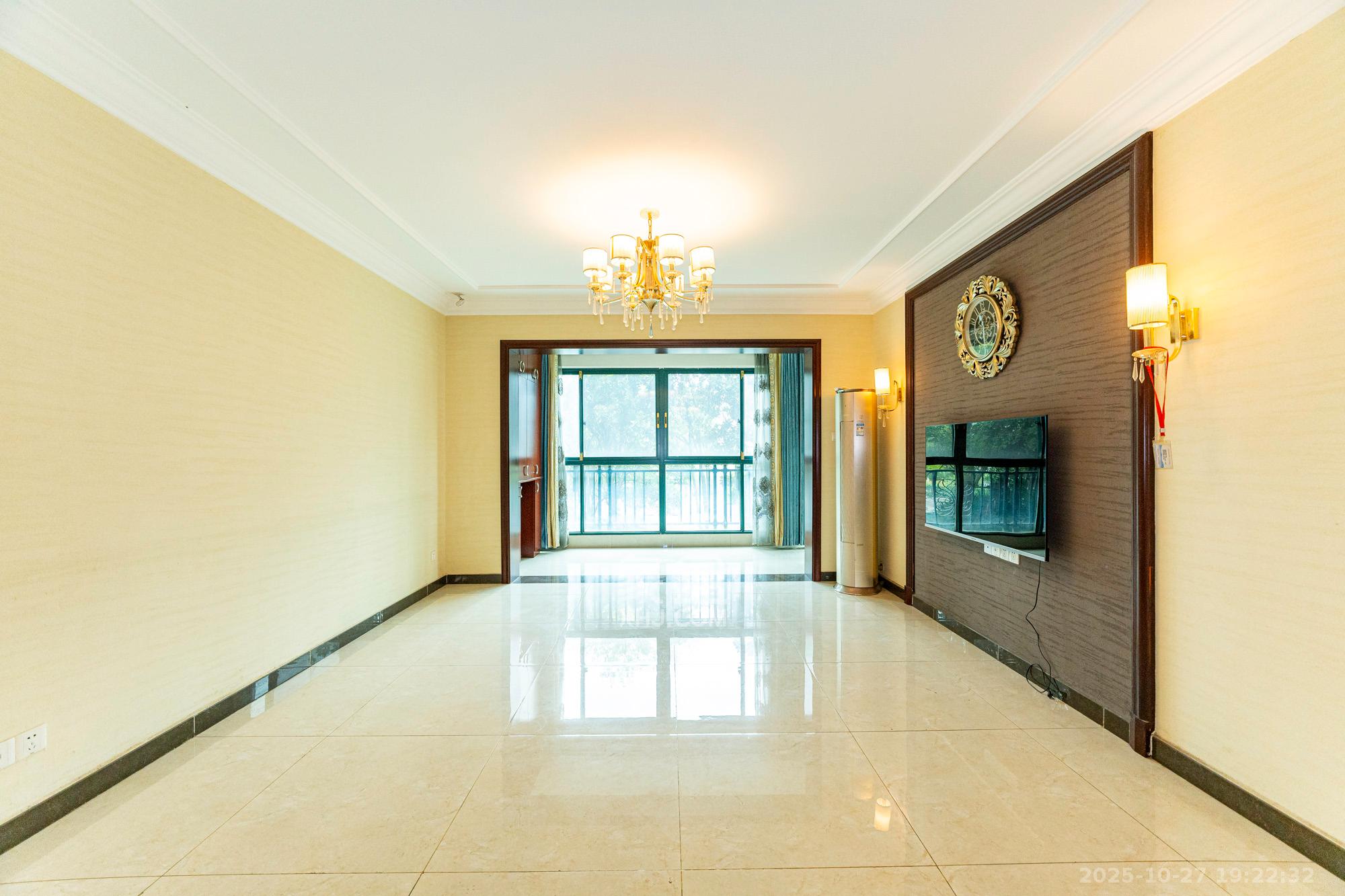 恒大雅苑  3室2厅2卫    122.8万 恒大雅苑  3室2厅2卫    122.8万客厅