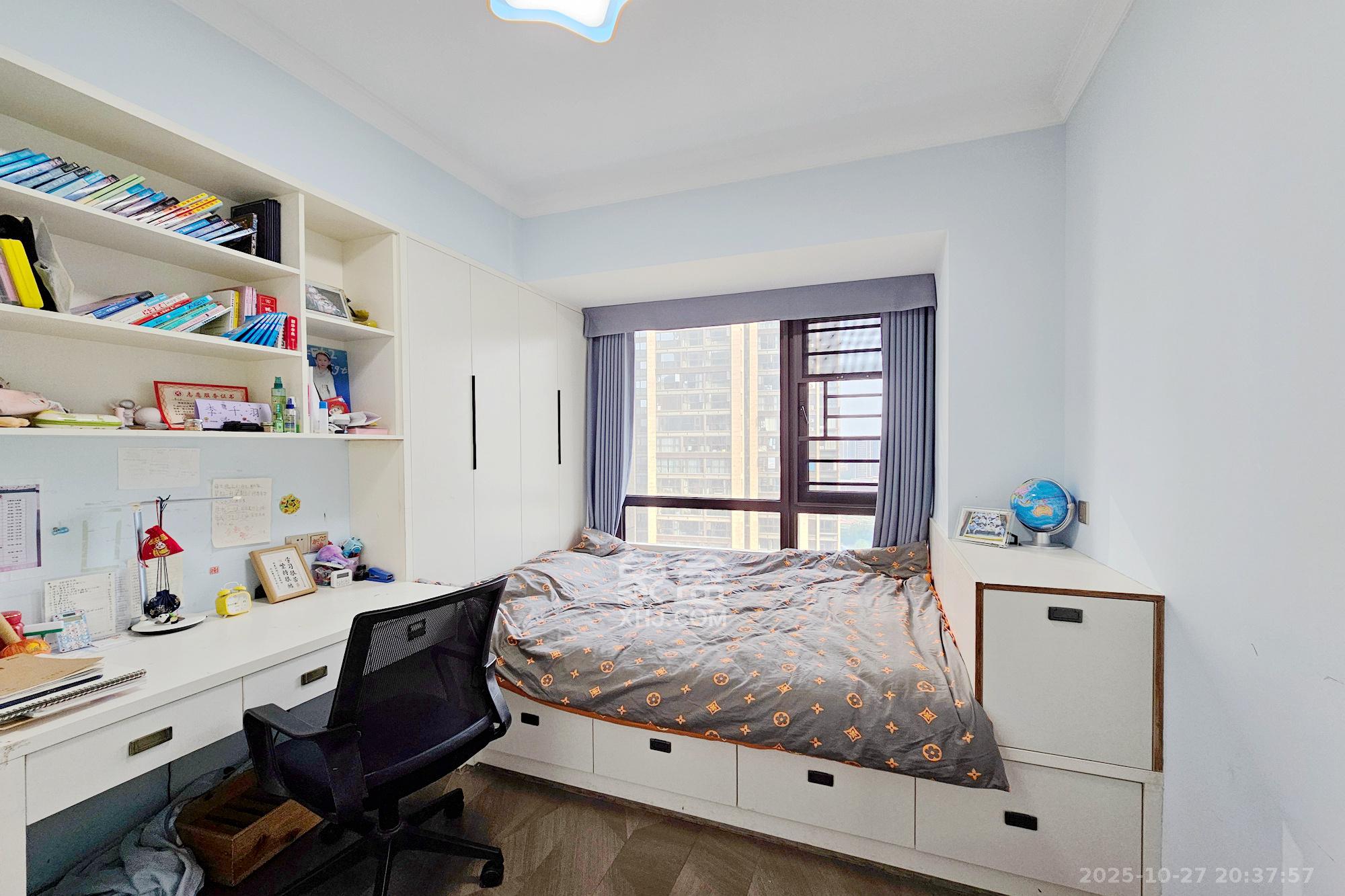 明昇壹城（明昇时代广场）二期  4室2厅3卫    288.0万卧室