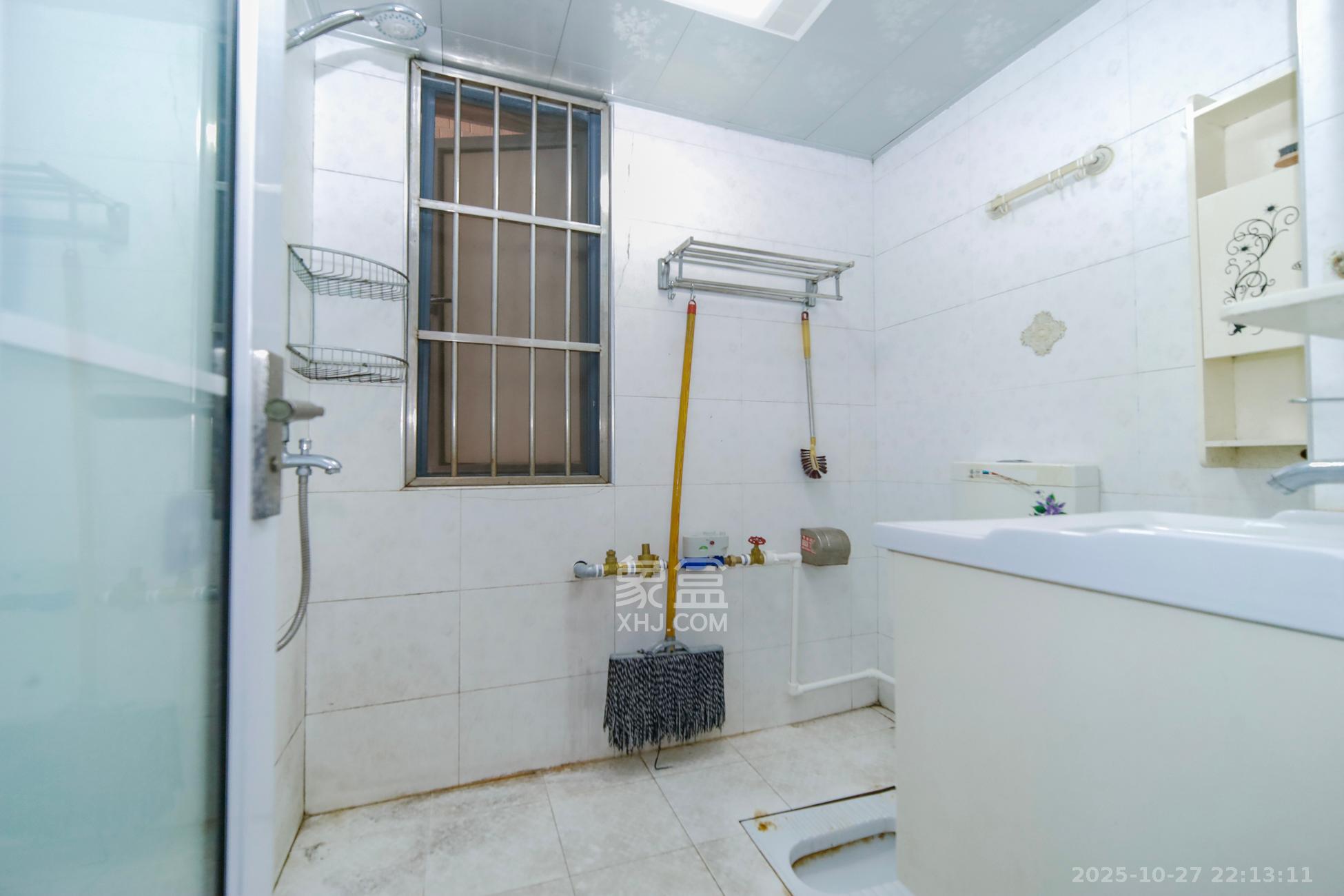 上海城小区  2室2厅1卫    58.8万卫生间