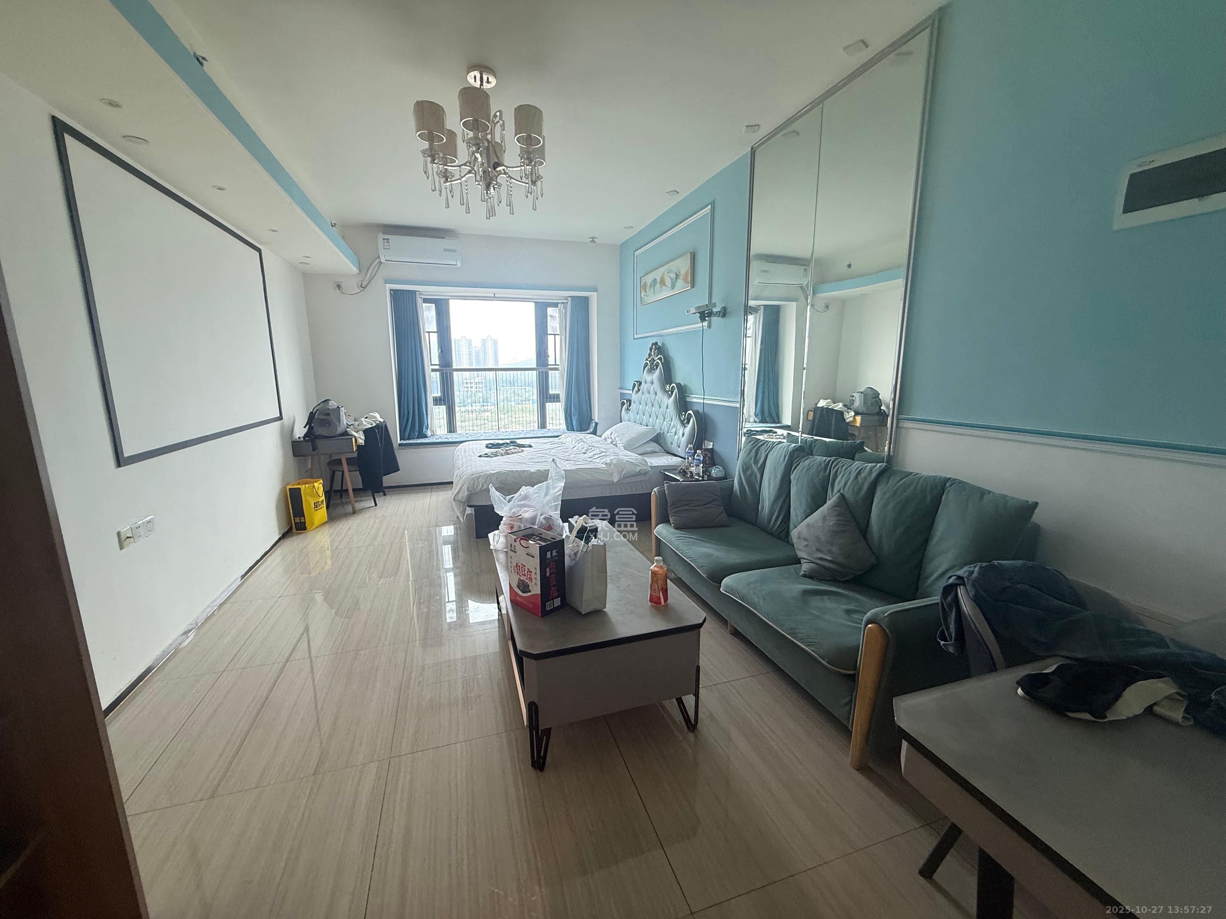 恒大国际广场  1室0厅0卫    1600.0元/月 恒大国际广场  1室0厅0卫    1600.0元/月室内图