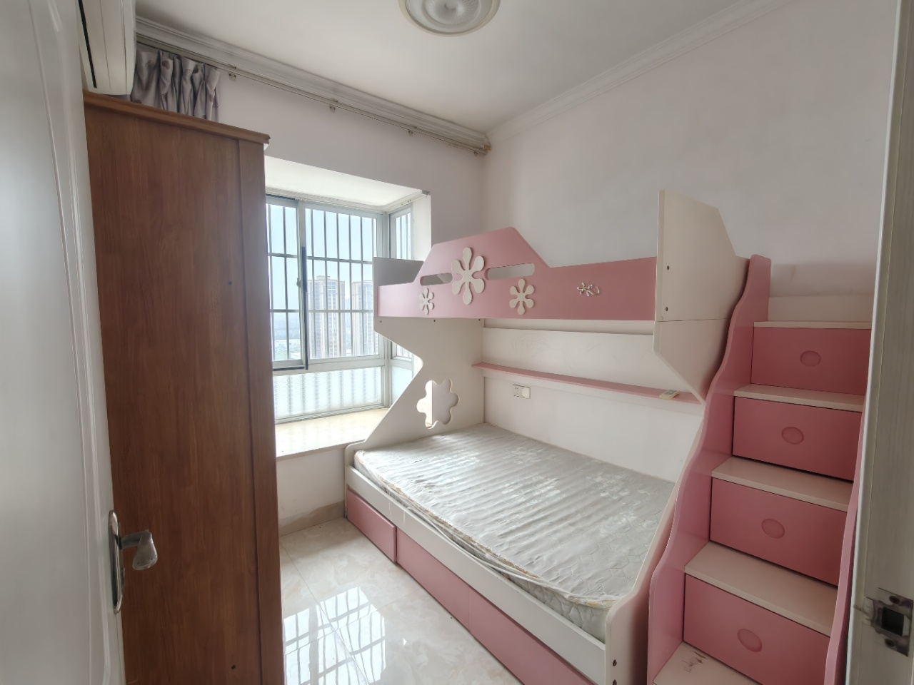 福秀小区  2室2厅1卫    1800.0元/月 福秀小区  2室2厅1卫    1800.0元/月室内图