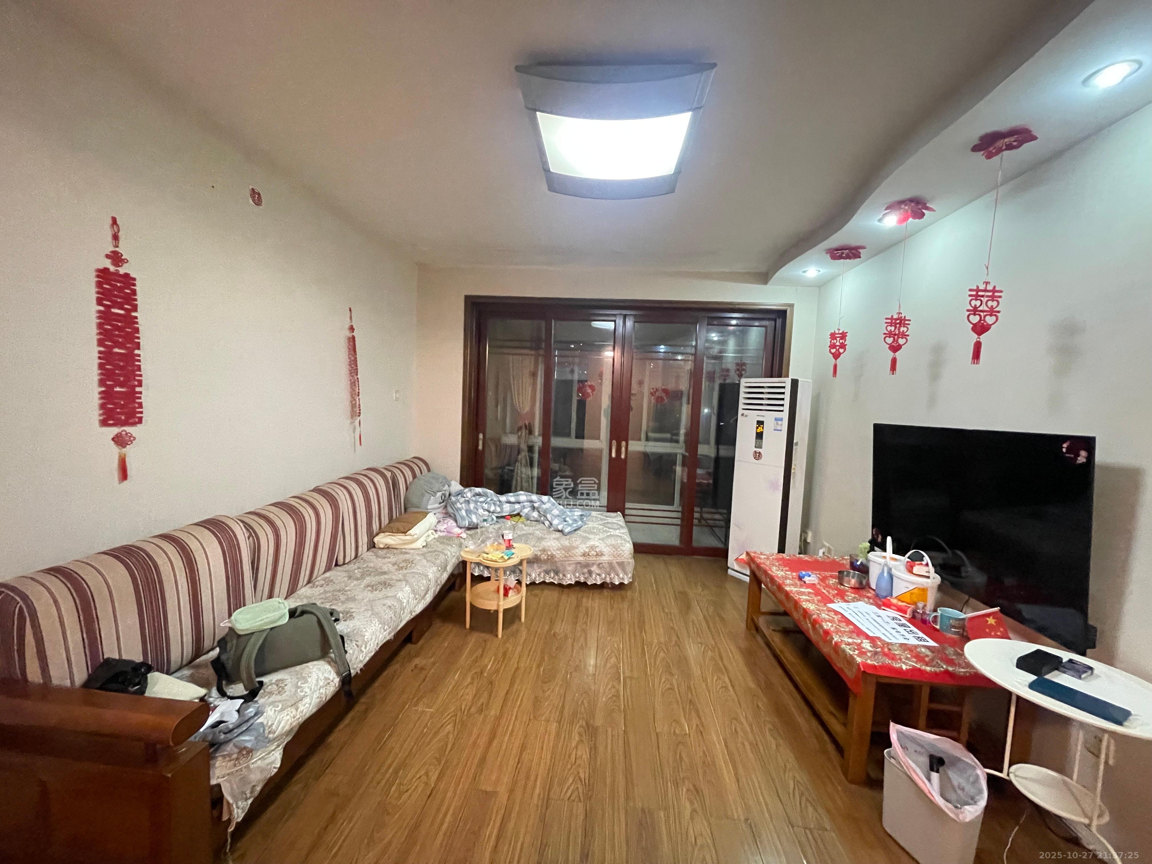 天翔新新家园 3室2厅1卫 1800.0元/月 天翔新新家园 3室2厅1卫 1800.0元/月室内图