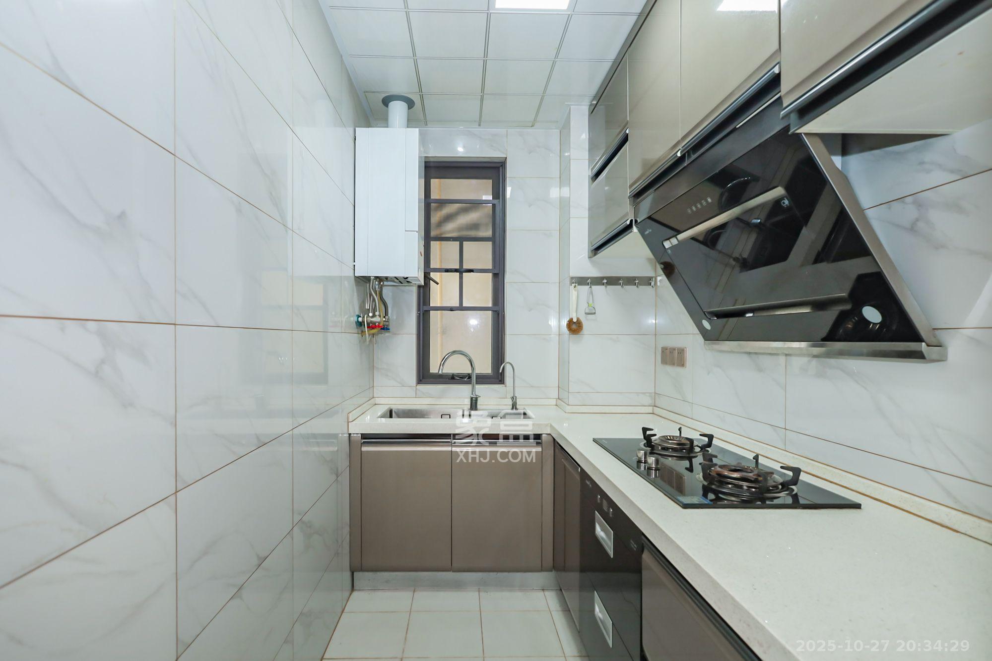 保利西海岸B区  2室2厅1卫    2600.0元/月 保利西海岸B区  2室2厅1卫    2600.0元/月室内图