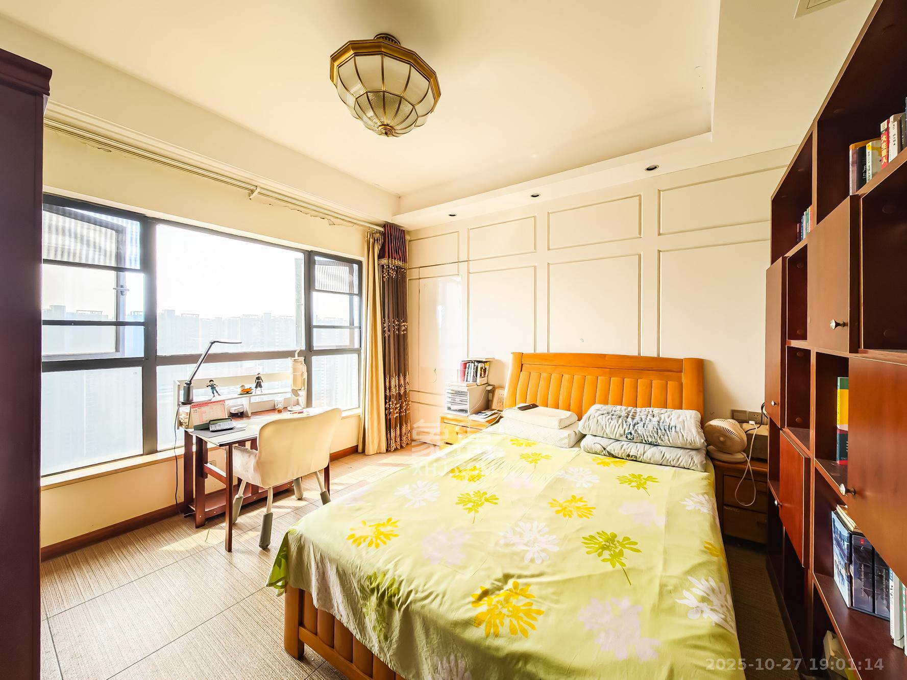 双湾国际(湘江御景花园)  3室2厅2卫    110.0万 双湾国际(湘江御景花园)  3室2厅2卫    110.0万卧室