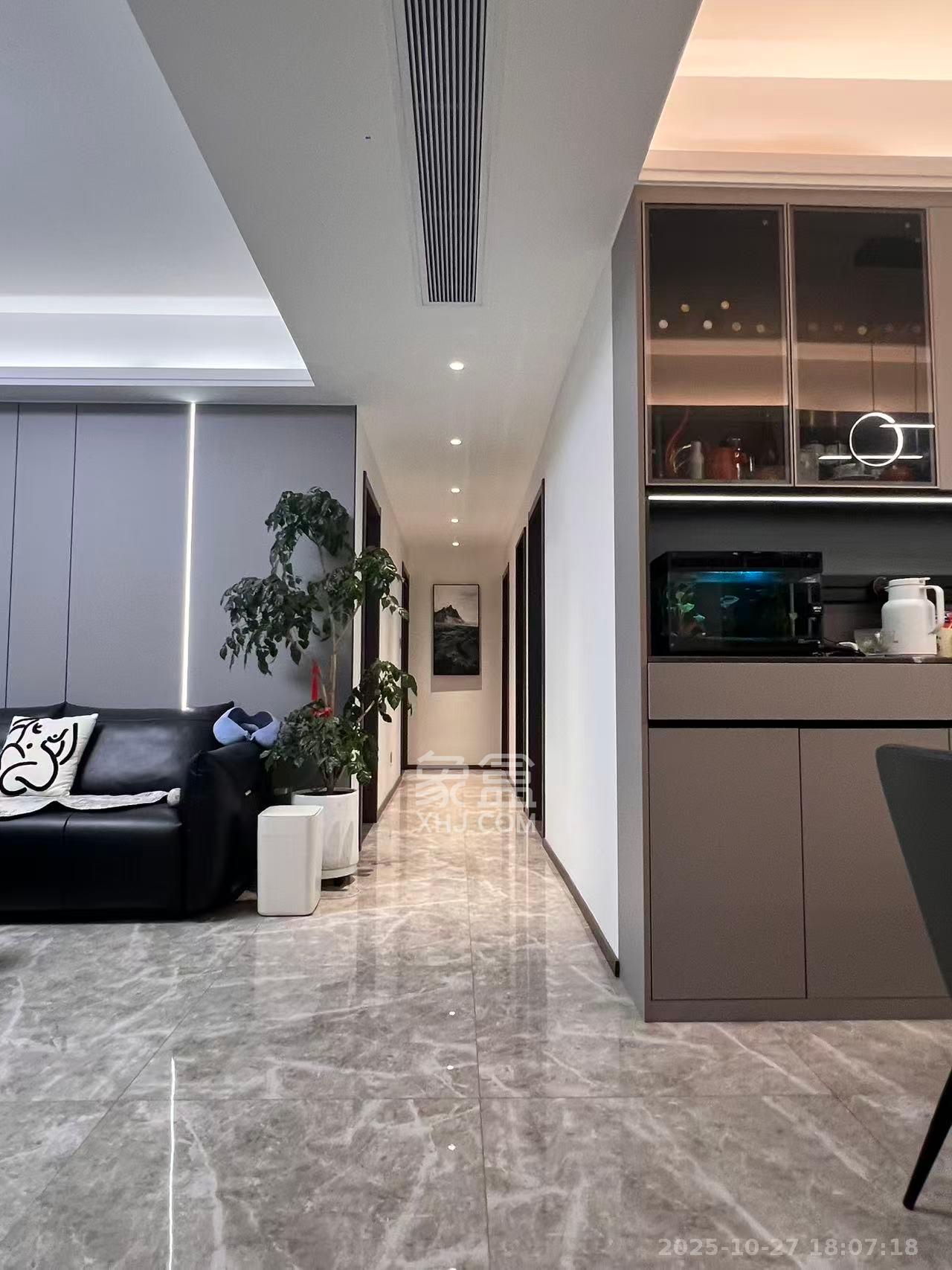 复地滨江金融中心  4室2厅2卫    6000.0元/月 复地滨江金融中心  4室2厅2卫    6000.0元/月室内图1