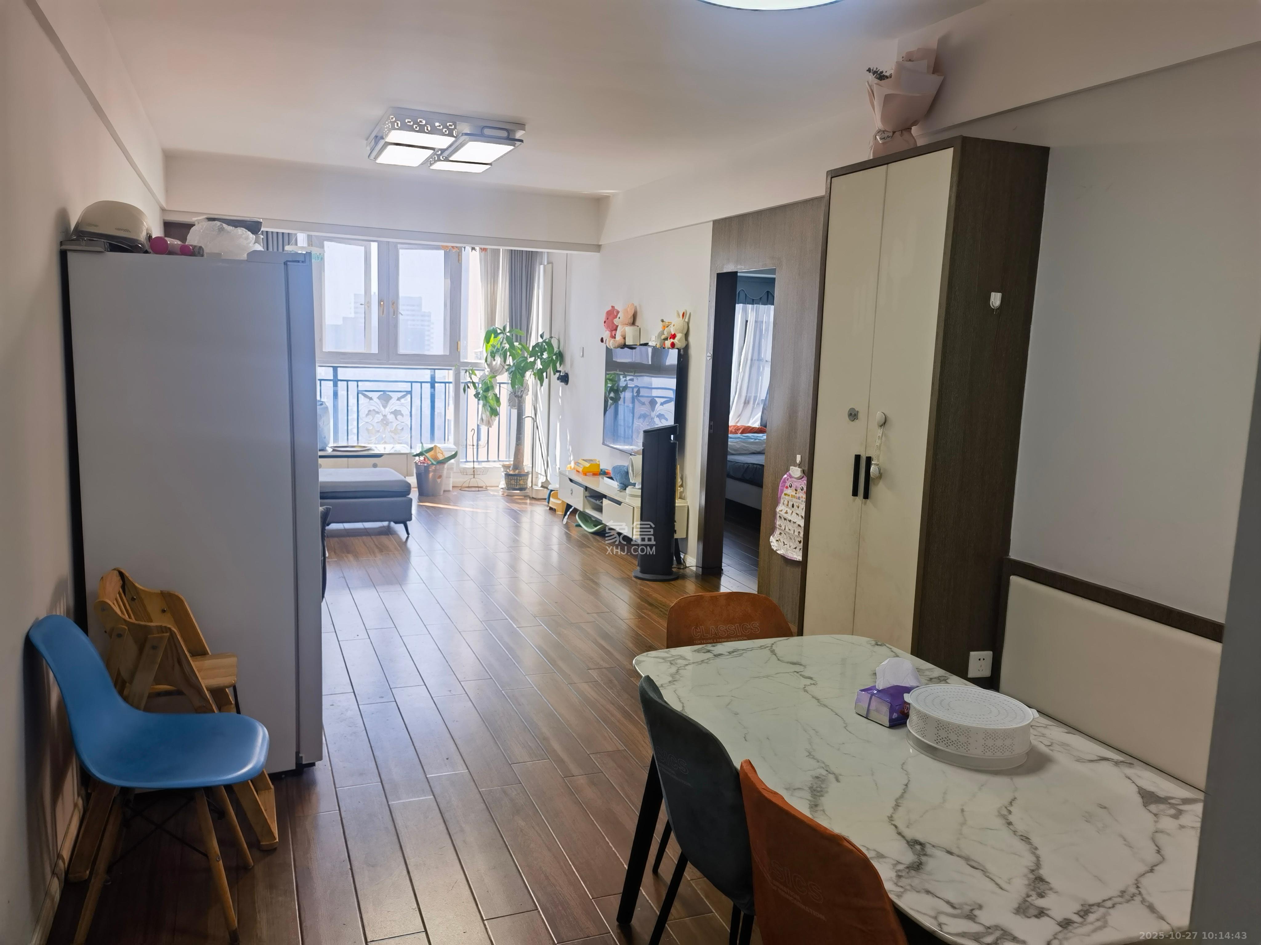 南城印象  3室2厅1卫    2300.0元/月