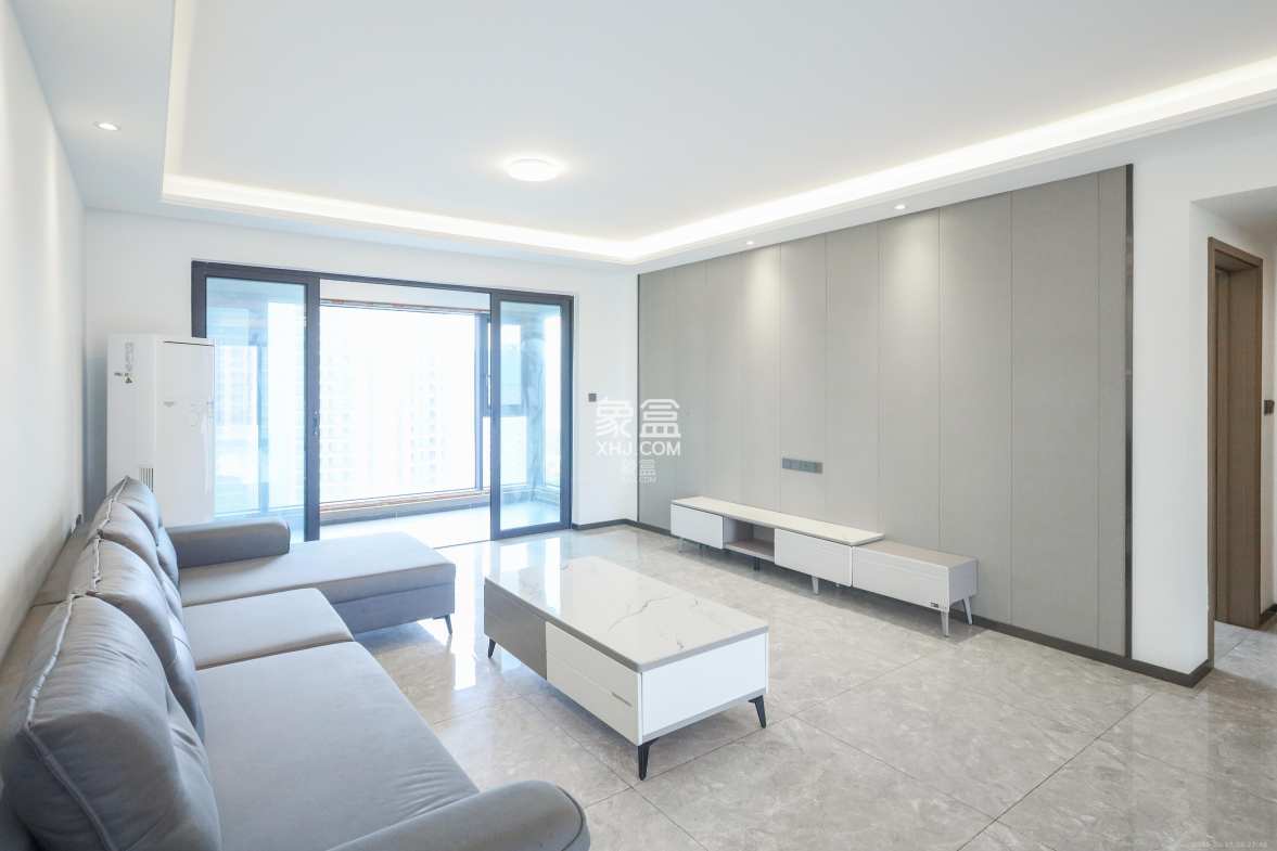 招商华发依云曦城 4室2厅2卫 168.0万 招商华发依云曦城 4室2厅2卫 168.0万客厅