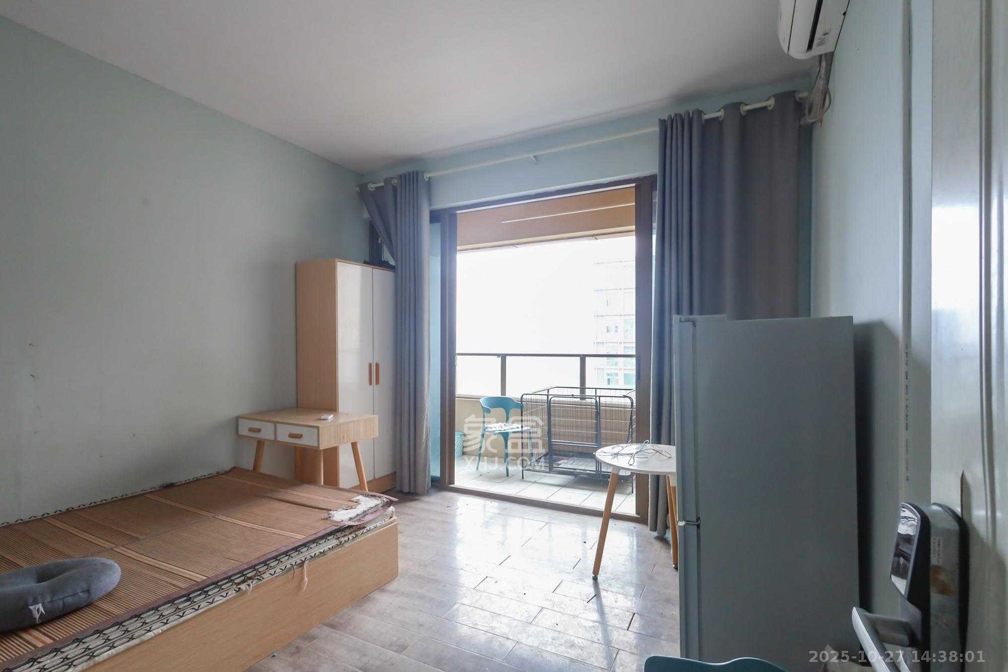 绿地湖湘中心  4室2厅2卫    240.0万 绿地湖湘中心  4室2厅2卫    240.0万