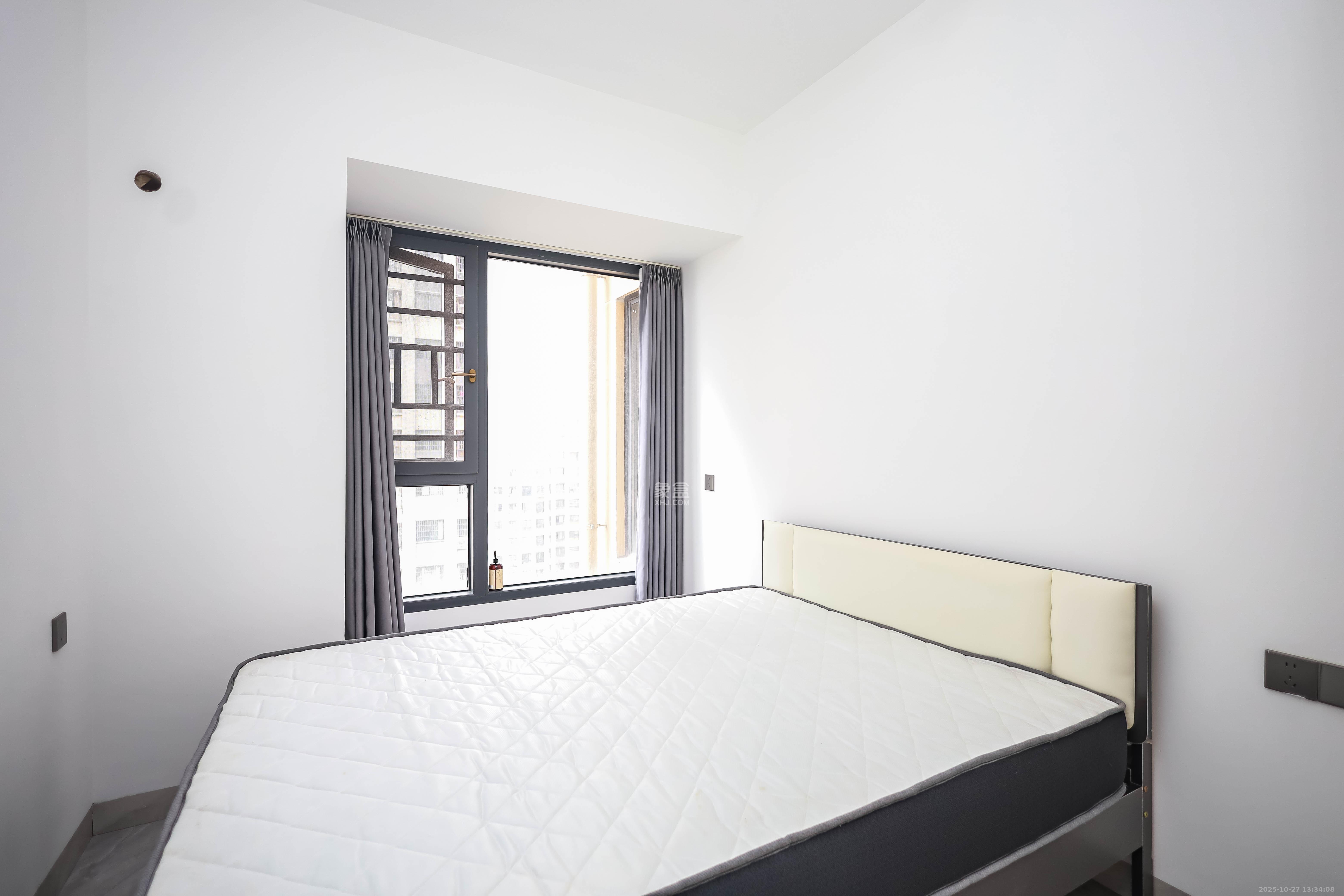 天麓尚层  3室2厅1卫    75.0万卧室