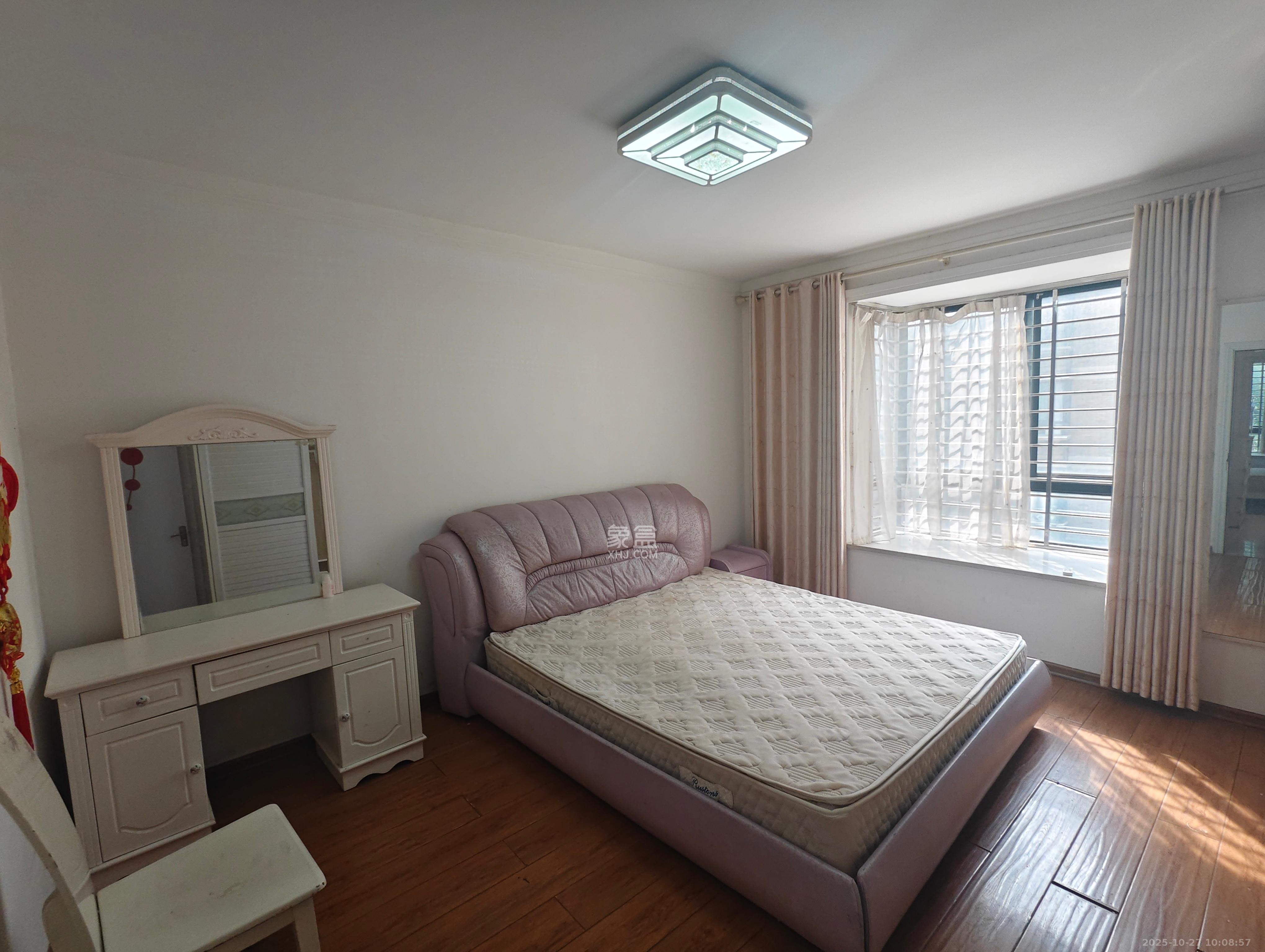 三江花中城  2室1厅1卫    2200.0元/月 三江花中城  2室1厅1卫    2200.0元/月室内图