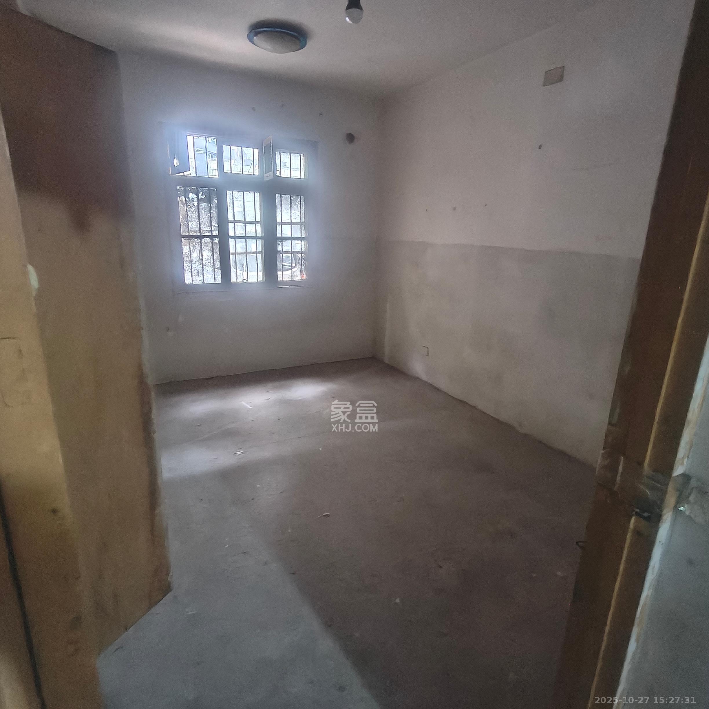 荷花园财政厅单位宿舍  3室1厅1卫    1500.0元/月 荷花园财政厅单位宿舍  3室1厅1卫    1500.0元/月室内图