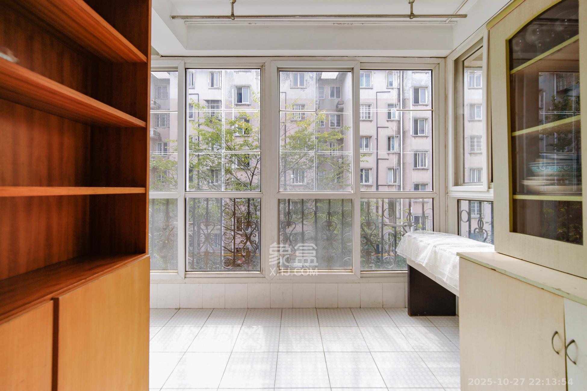 融城花苑  3室2厅2卫    56.8万阳台