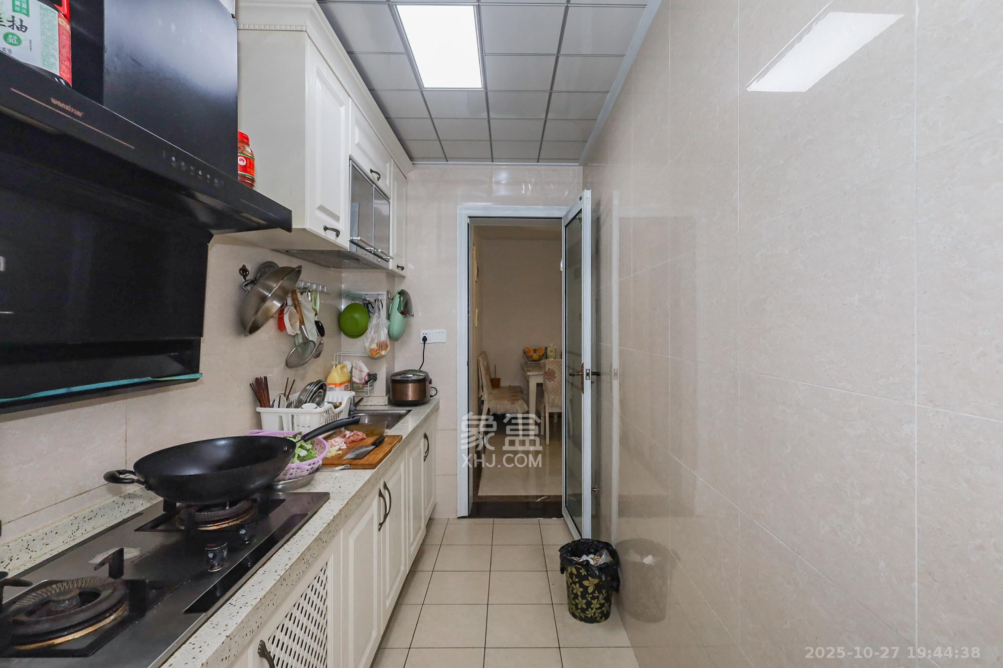 当代滨江MOMA  3室2厅1卫    120.0万厨房