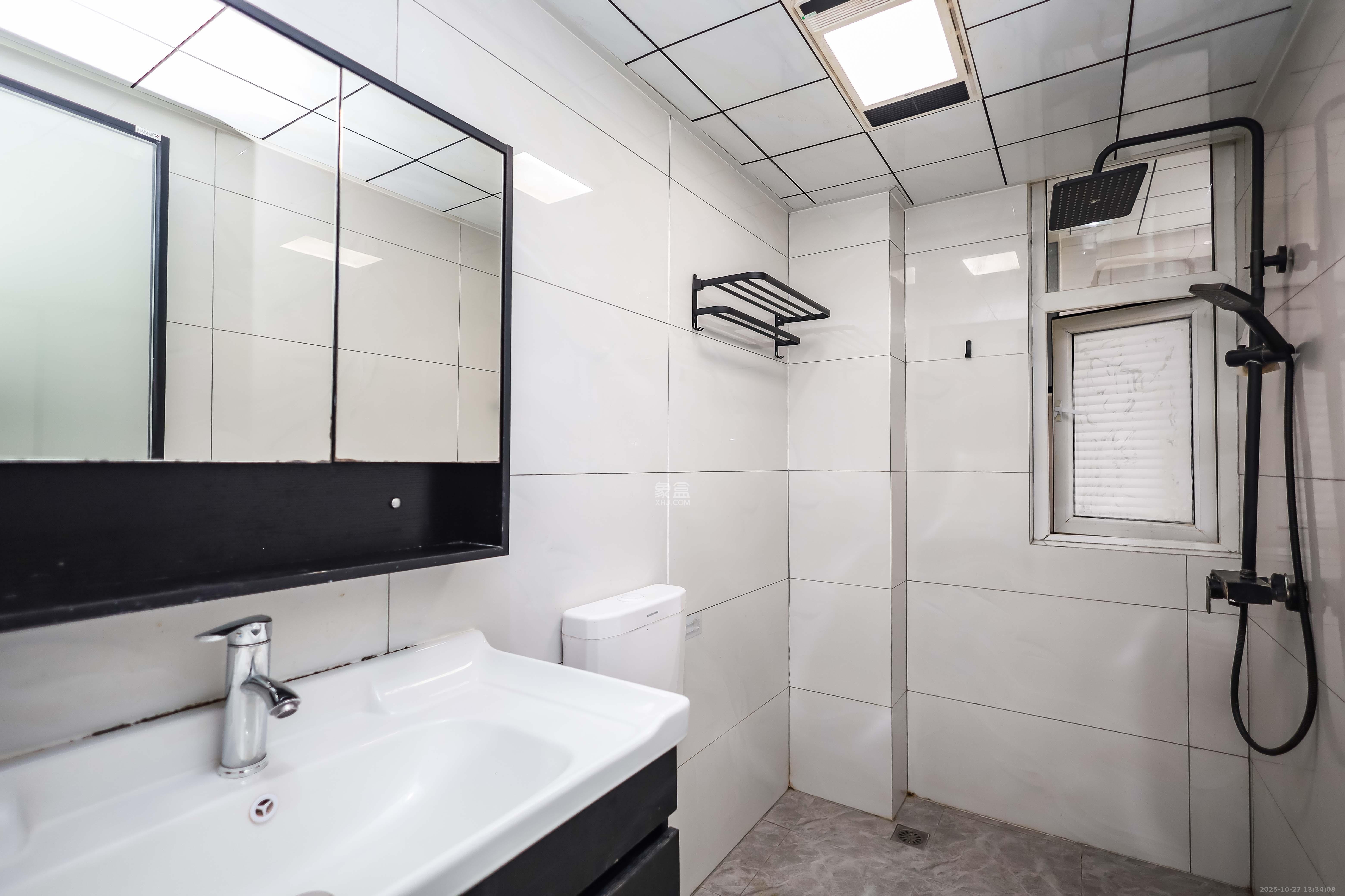 天麓尚层  3室2厅1卫    75.0万卫生间