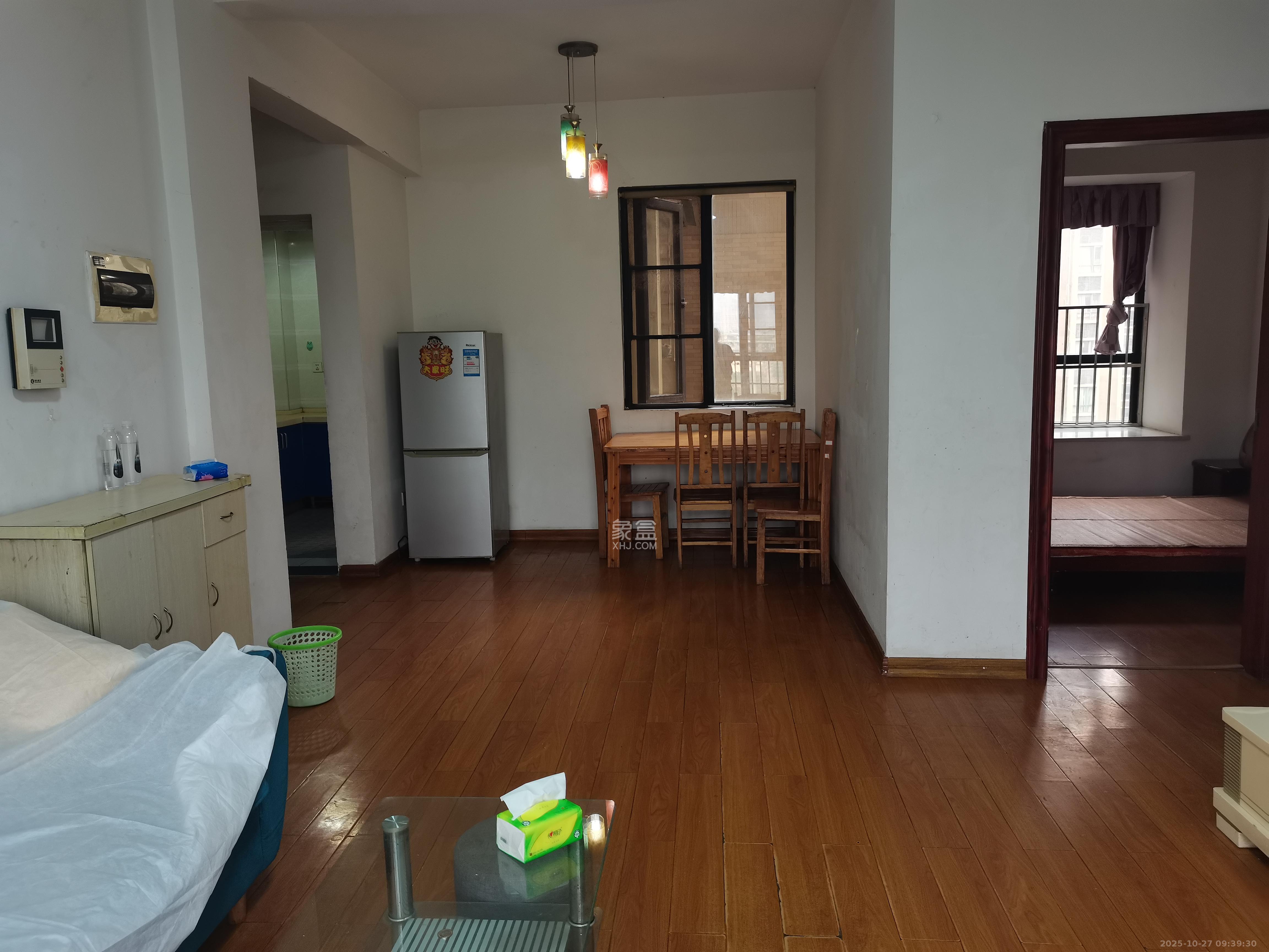 英郡年华  3室2厅1卫    2200.0元/月室内图