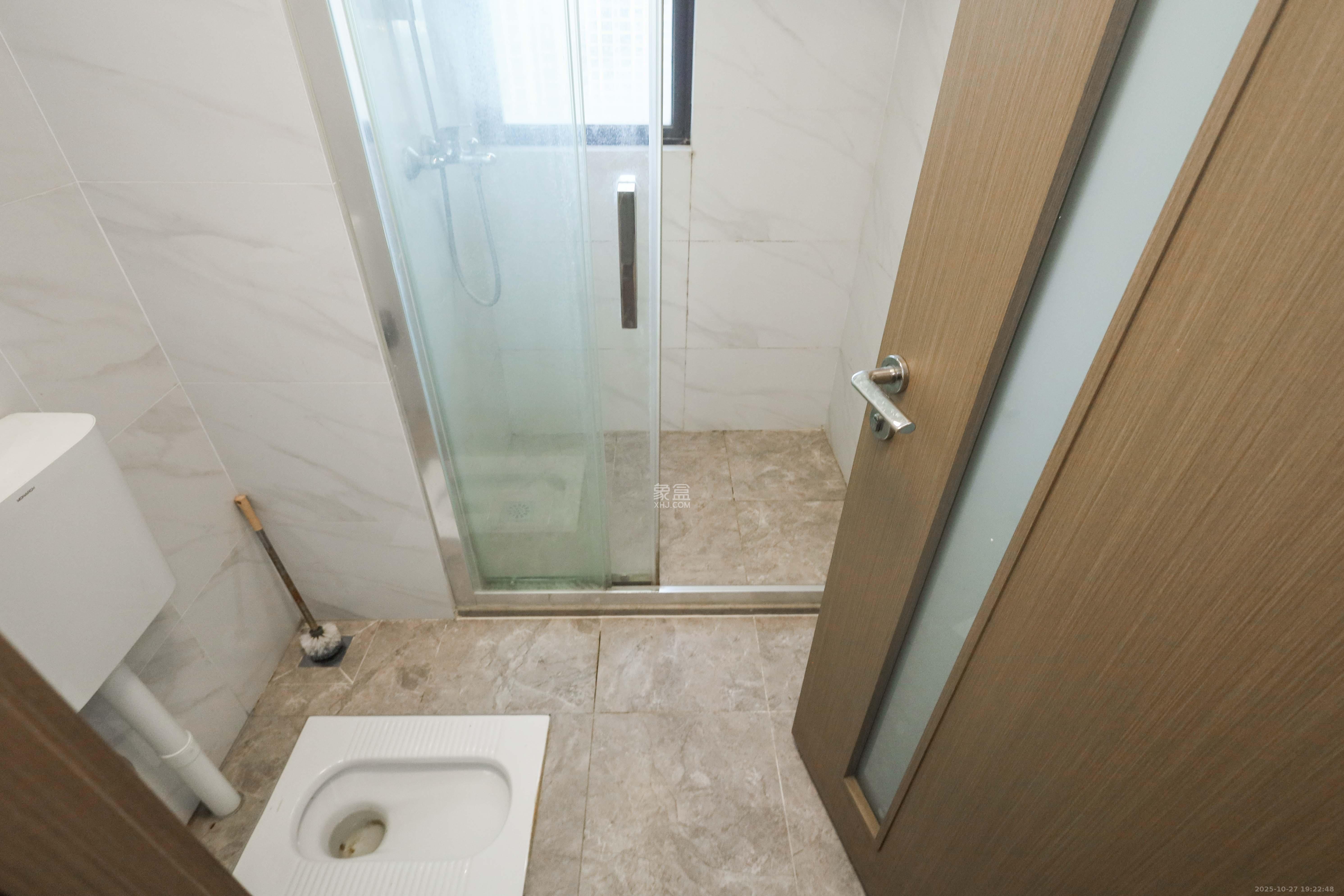 招商华发依云曦城  4室2厅2卫    168.0万卫生间