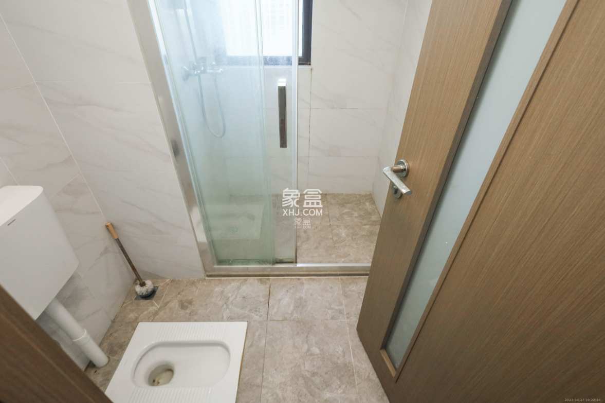 招商华发依云曦城 4室2厅2卫 168.0万 招商华发依云曦城 4室2厅2卫 168.0万卫生间