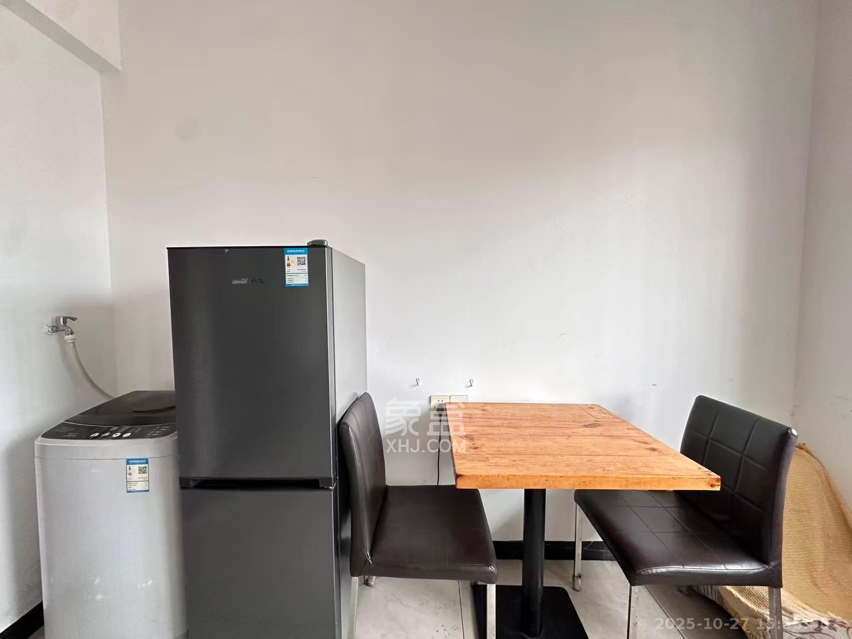 星城新宇黎锦苑  1室1厅1卫    1100.0元/月 星城新宇黎锦苑  1室1厅1卫    1100.0元/月室内图