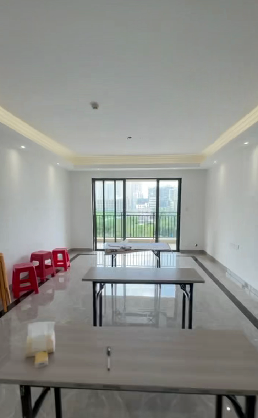 粤泰滨江花园  4室2厅2卫    220.0万客厅