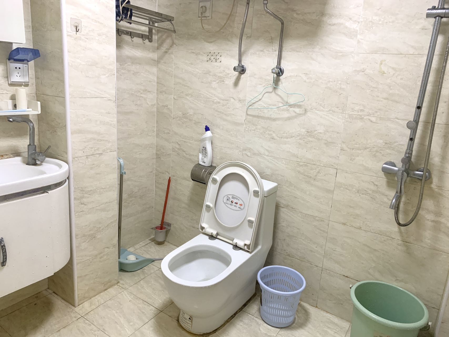 东线一号  1室0厅1卫    1400.0元/月室内图