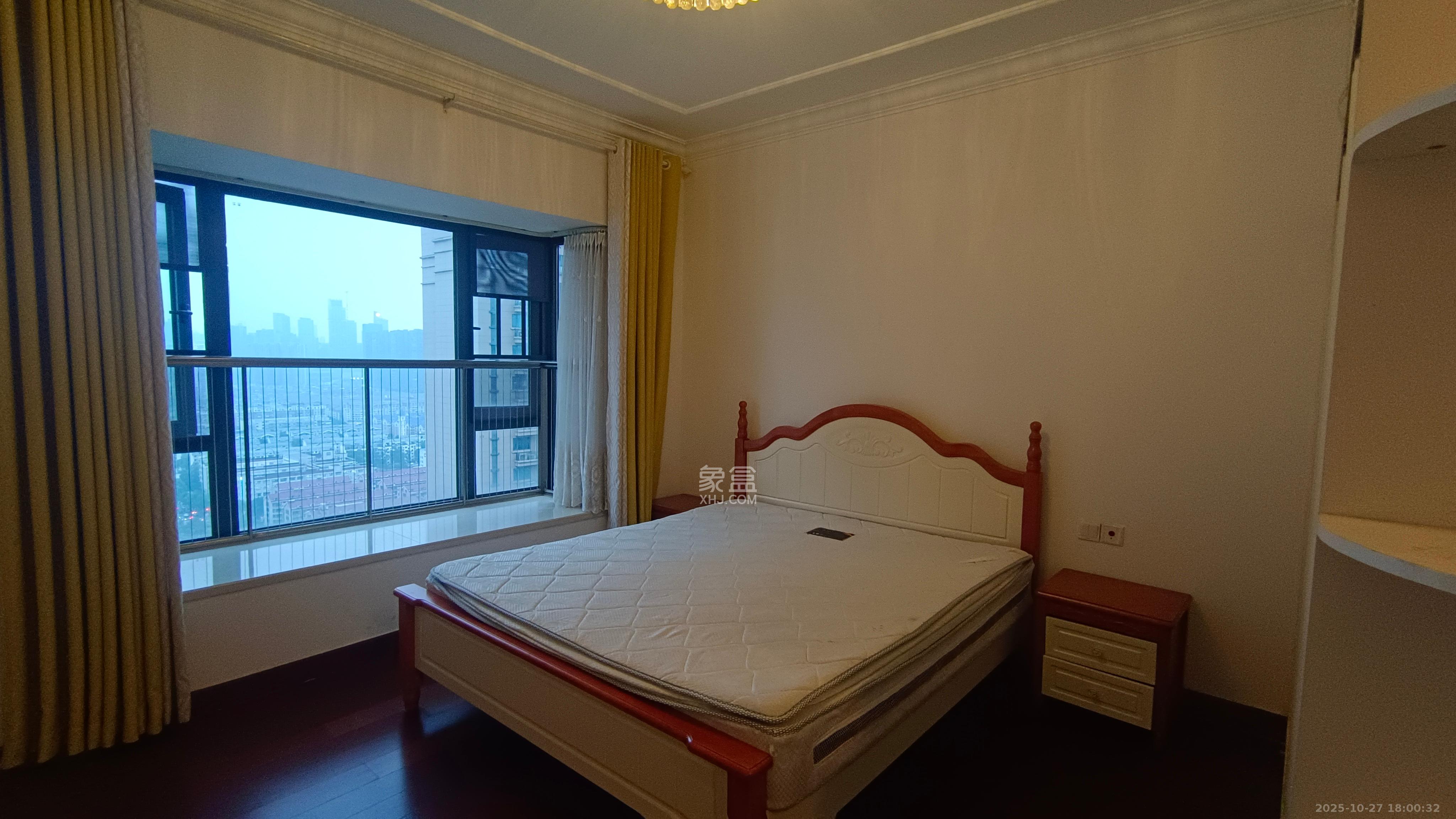 恒大御景半岛锦绣苑  3室2厅2卫    3200.0元/月 恒大御景半岛锦绣苑  3室2厅2卫    3200.0元/月室内图