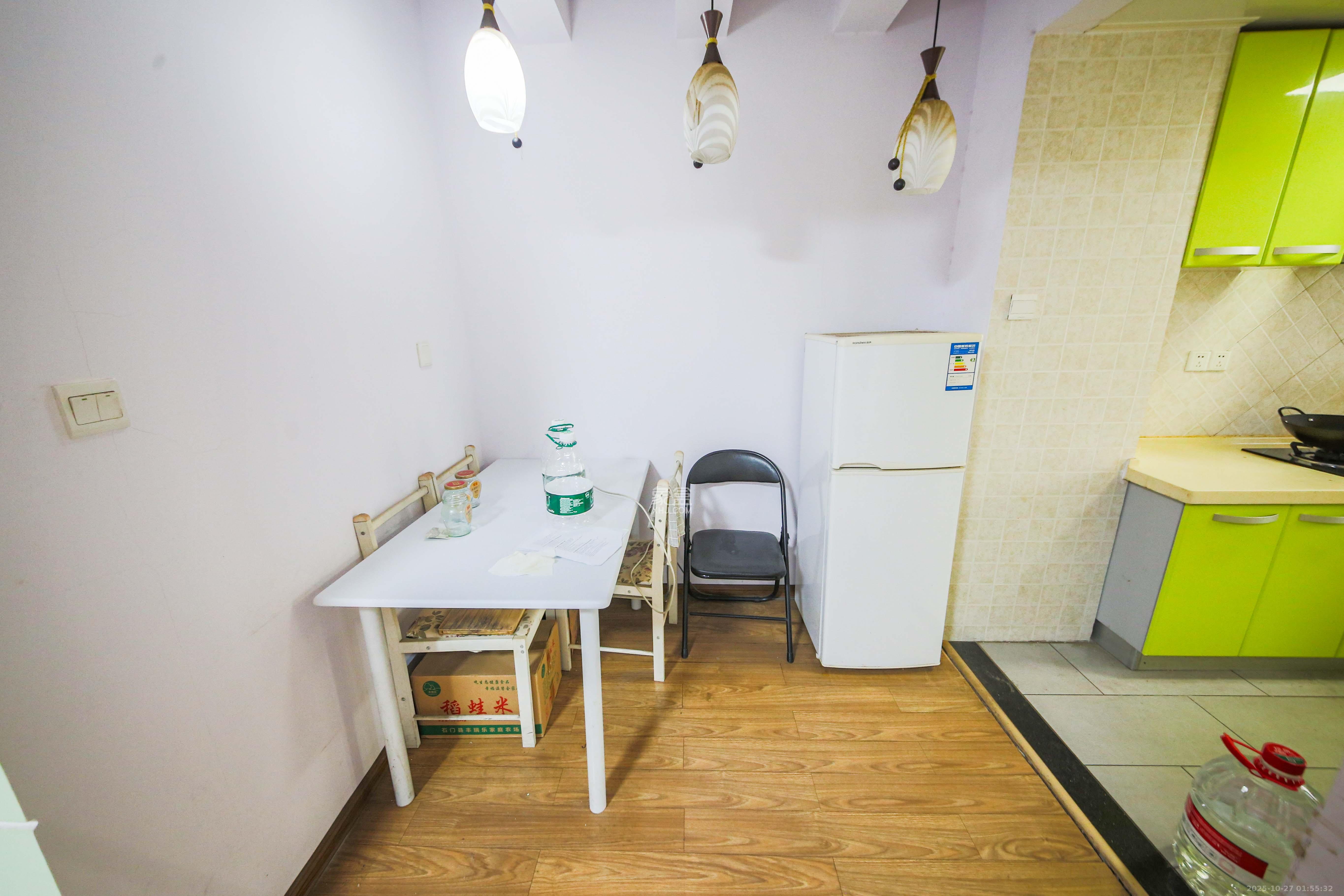 满庭芳小区  1室1厅1卫    50.0万客厅