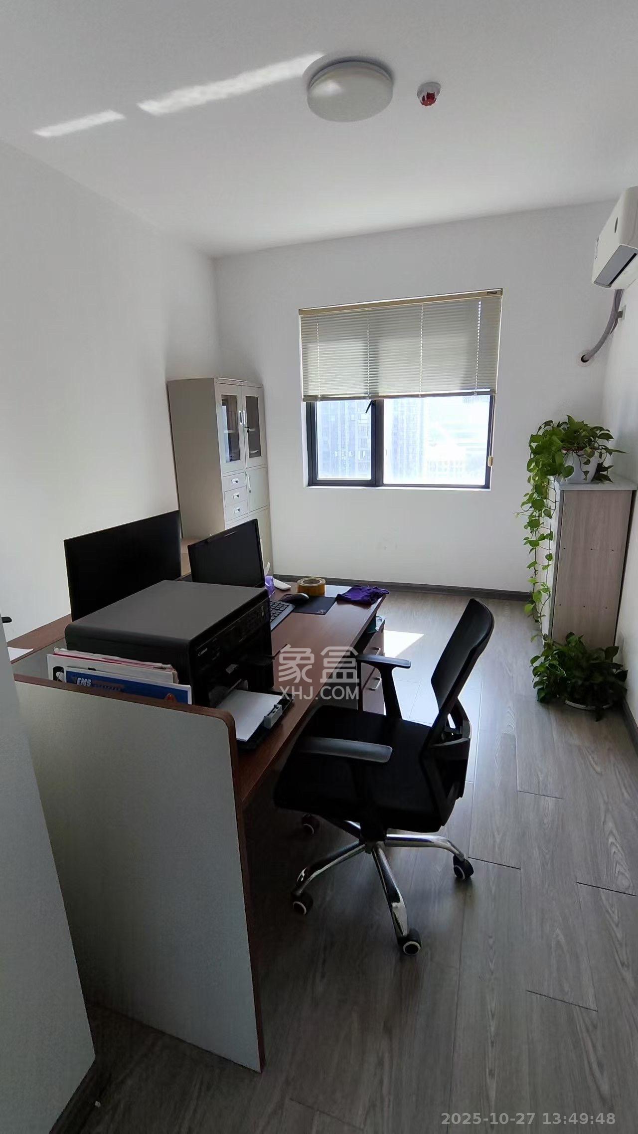 天翼花园(中国电信单位房)  3室2厅2卫    3500.0元/月 天翼花园(中国电信单位房)  3室2厅2卫    3500.0元/月室内图