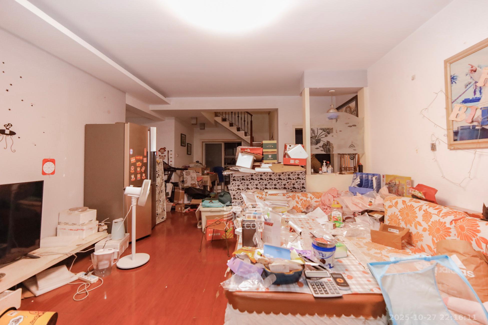 恒盛佳苑  3室2厅1卫    43.0万客厅