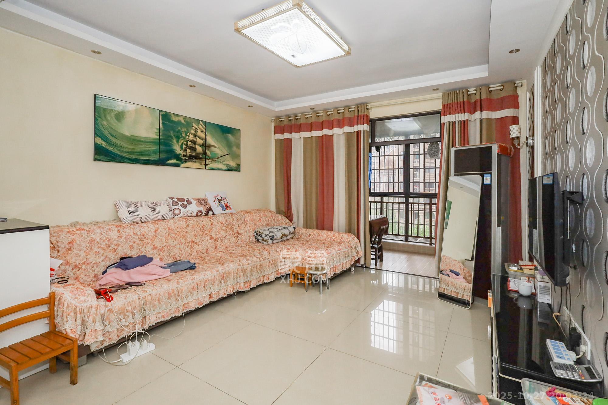 阳光丽城一期  4室2厅2卫    158.0万客厅