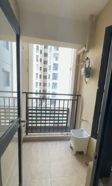 粤泰滨江花园  4室2厅2卫    220.0万客厅