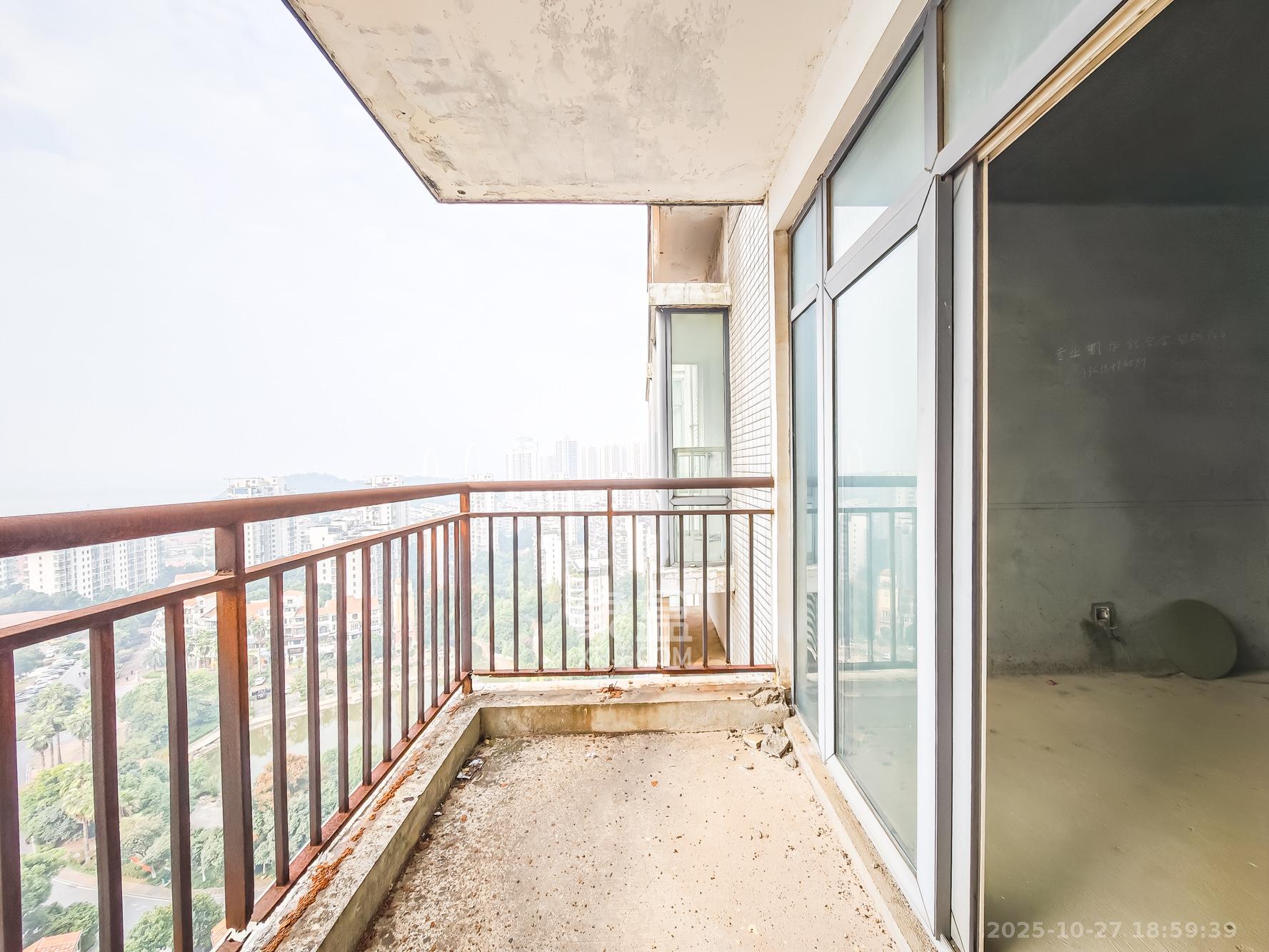 山语城一期 3室2厅2卫 90.0万 山语城一期 3室2厅2卫 90.0万阳台