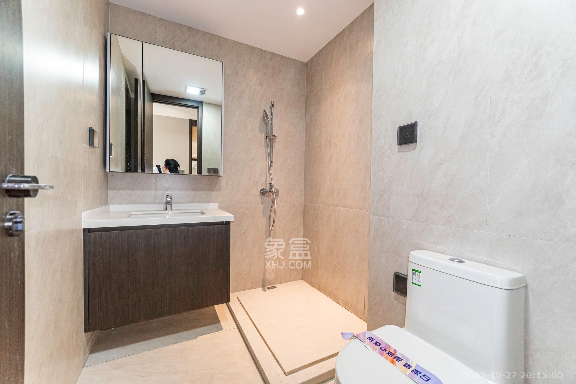 万科松湖天地  4室2厅3卫    465.0万 万科松湖天地  4室2厅3卫    465.0万卫生间